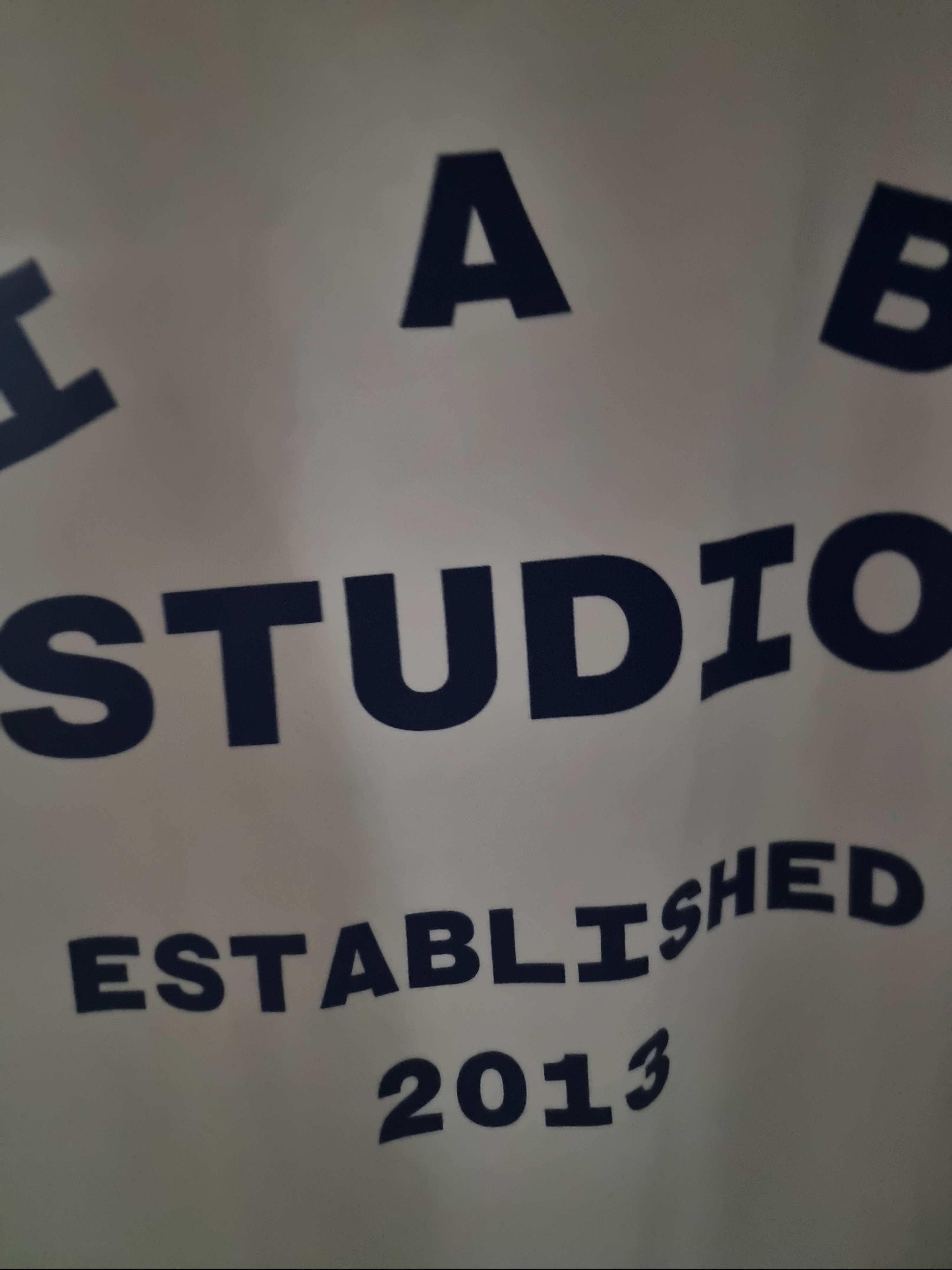 IAB Studio 26 IAB T-Shirt White Navy 착용 스타일
