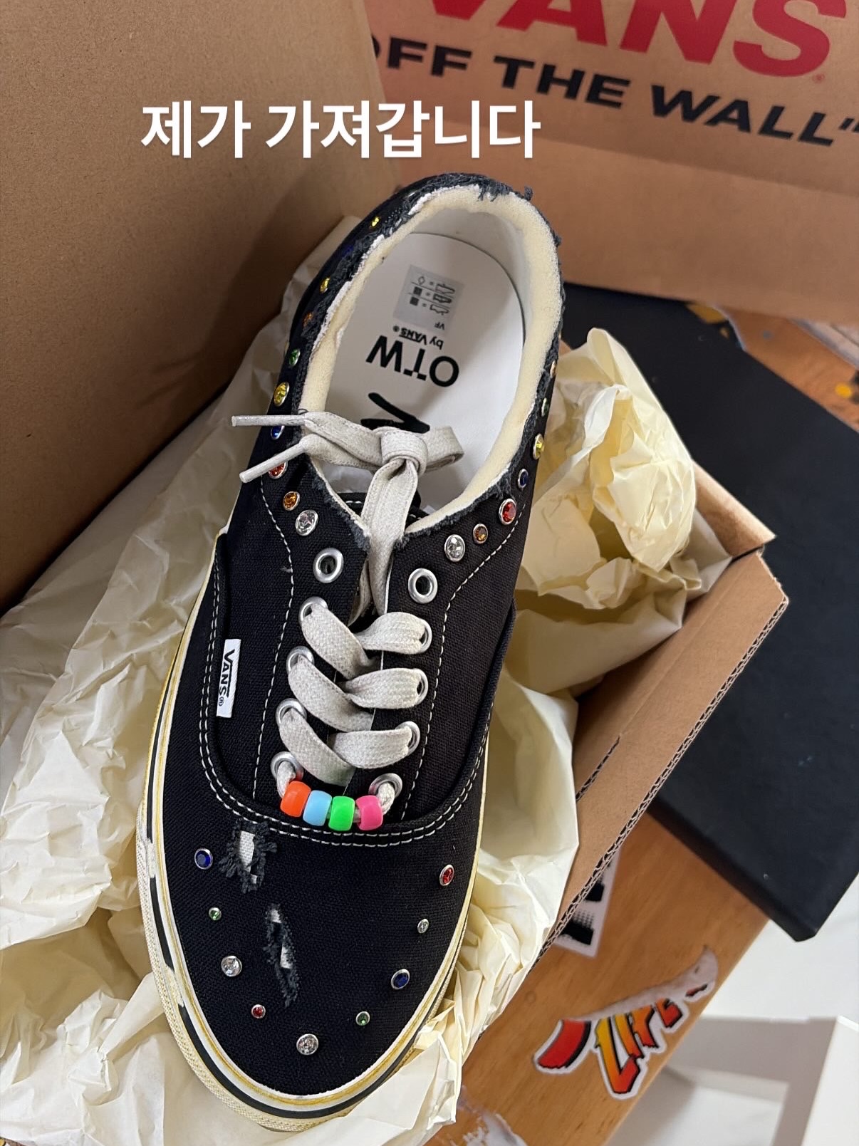 Vans x Satoshi Nakamoto OTW Era 95 Gems Black, Vans x Satoshi Nakamoto OTW Era 95 Lucky Charm Black 착용 스타일