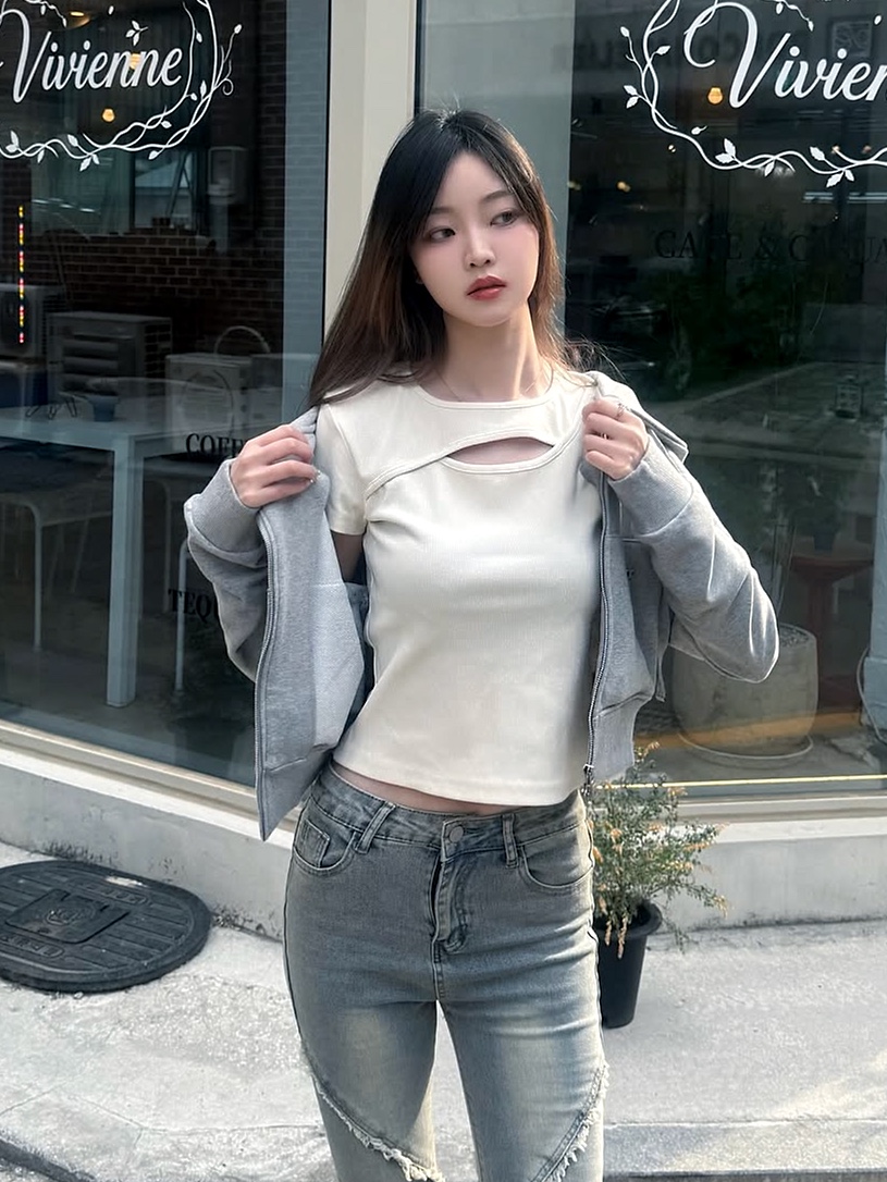 PHOS333 W Slim Fit Slit T-Shirt Cream 착용 스타일 - 2