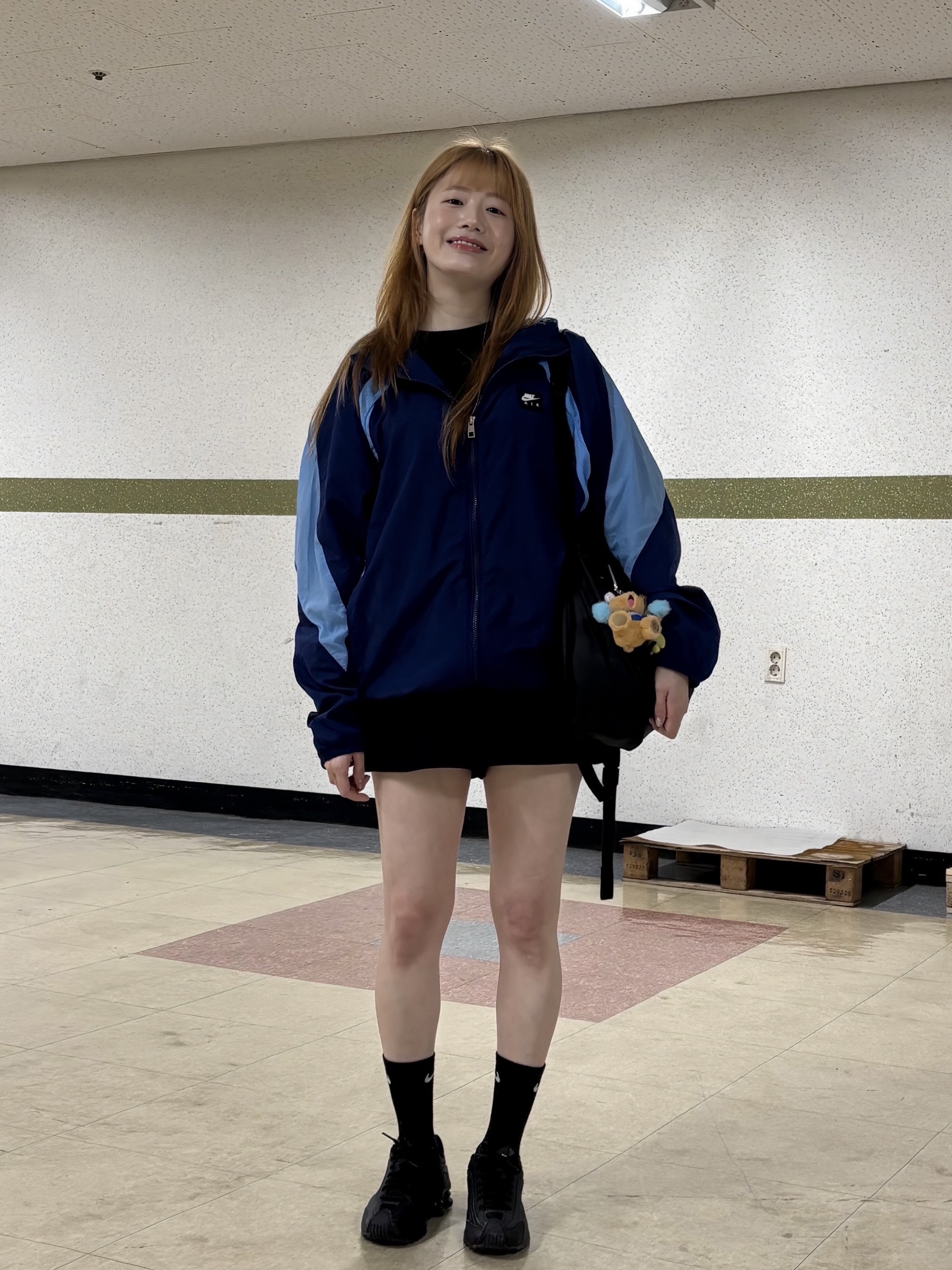 Starbucks x KBO Lions Bearista Keychain, (W) Nike Shox R4 Black 착용 스타일 - 1