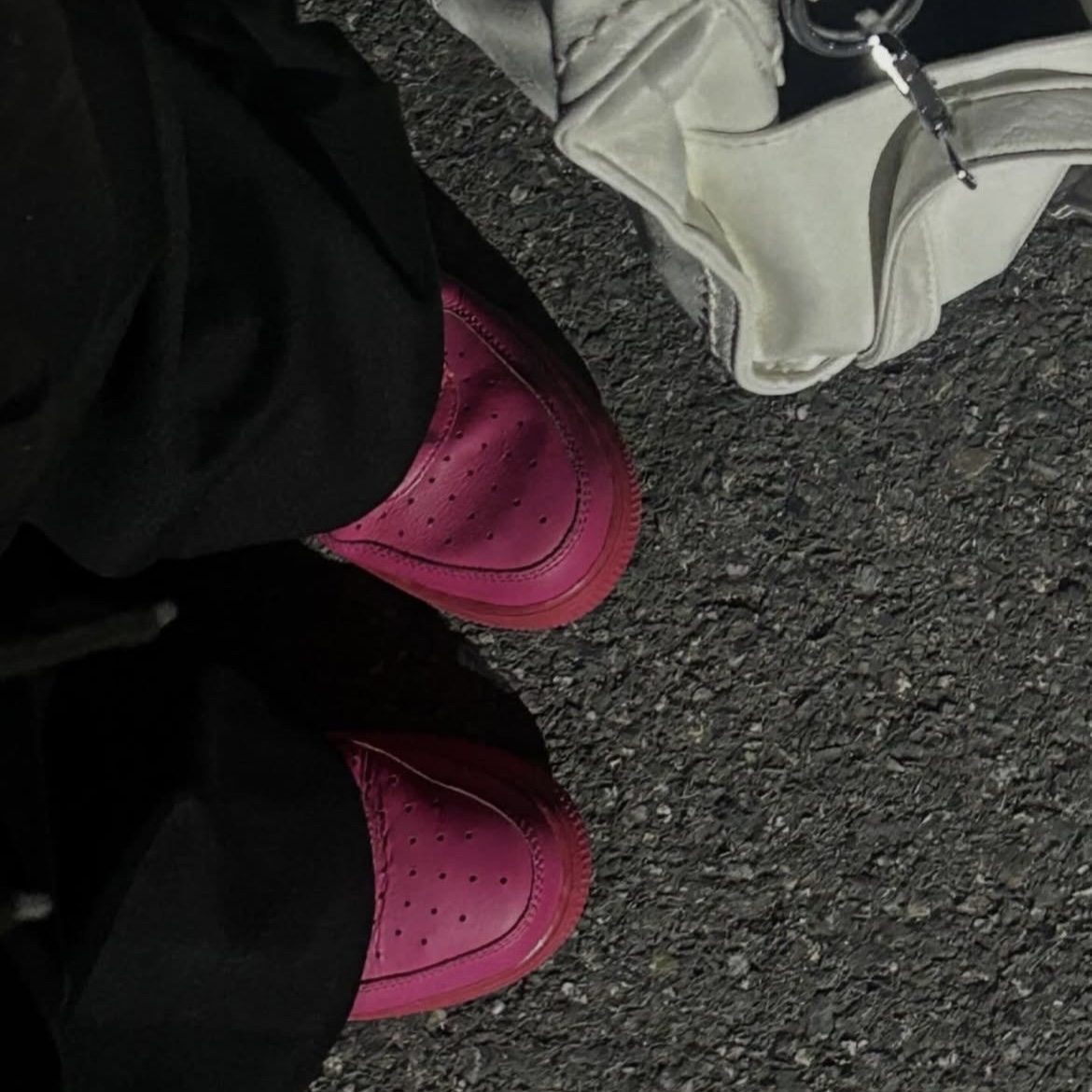 (W) Nike Air Force 1 '07 Fireberry Fierce Pink 착용 스타일