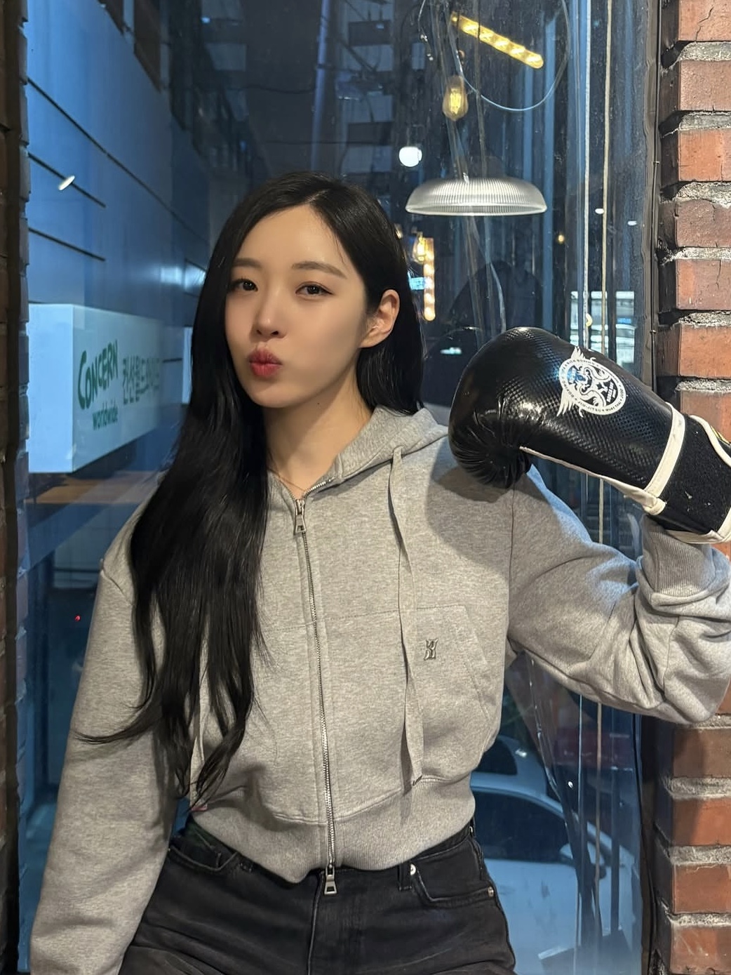 PHOS333 W Basic Crop Hood Zip Up 착용 스타일 - 1