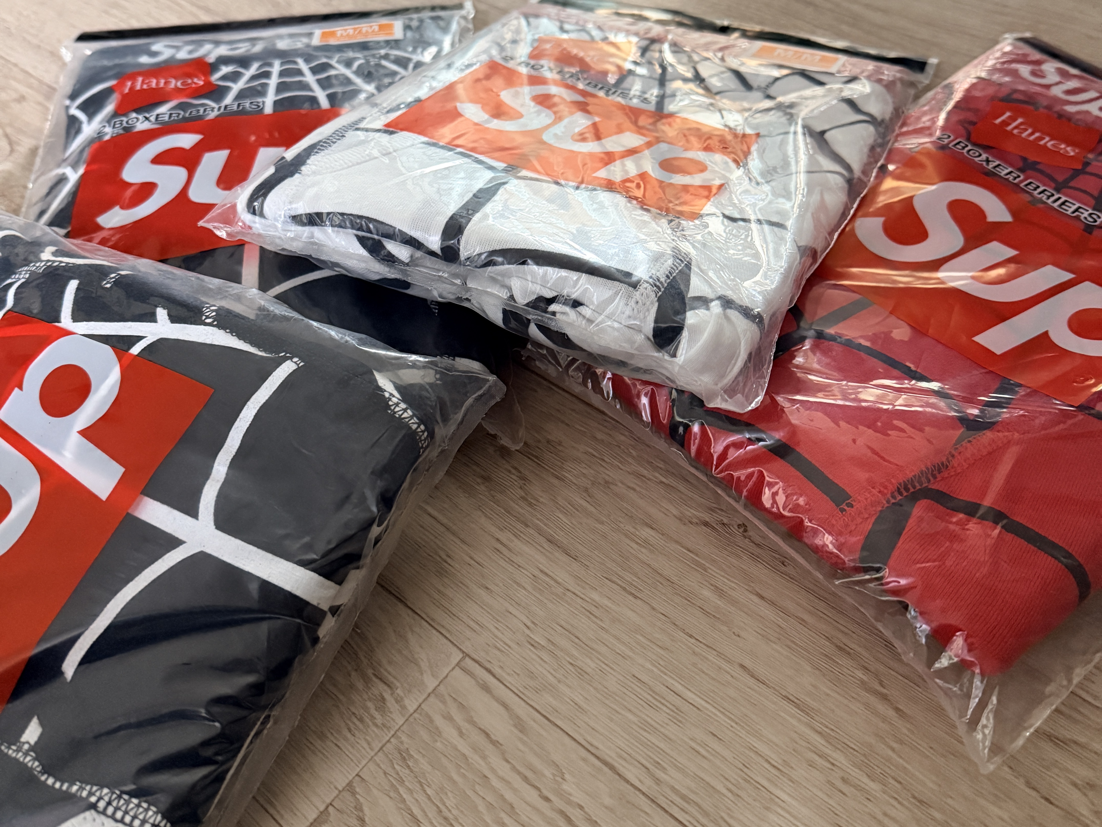 Supreme x Hanes Spider-Man Boxer Briefs Red (2 Pack) - 26SS, Supreme x Hanes Spider-Man Boxer Briefs Black (2 Pack) - 26SS 착용 스타일