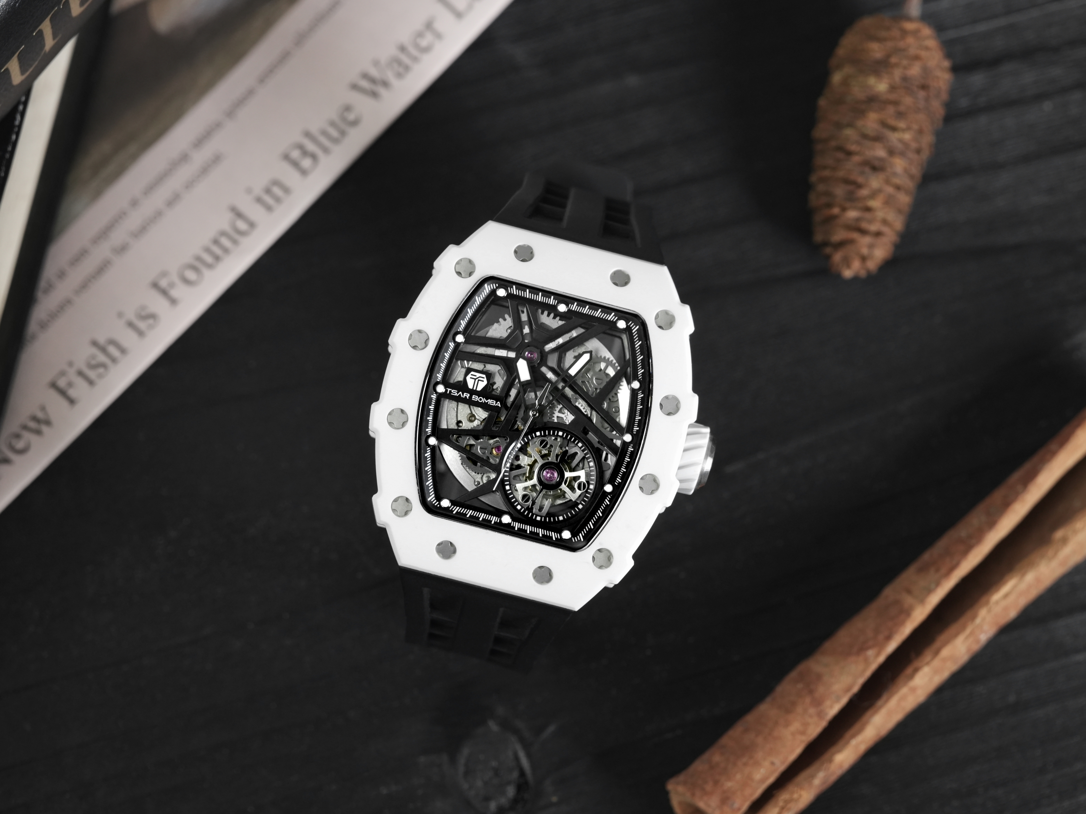 Tsar Bomba Elemental Ceramic Automatic TB8209C-03 Black White 착용 스타일 - 3