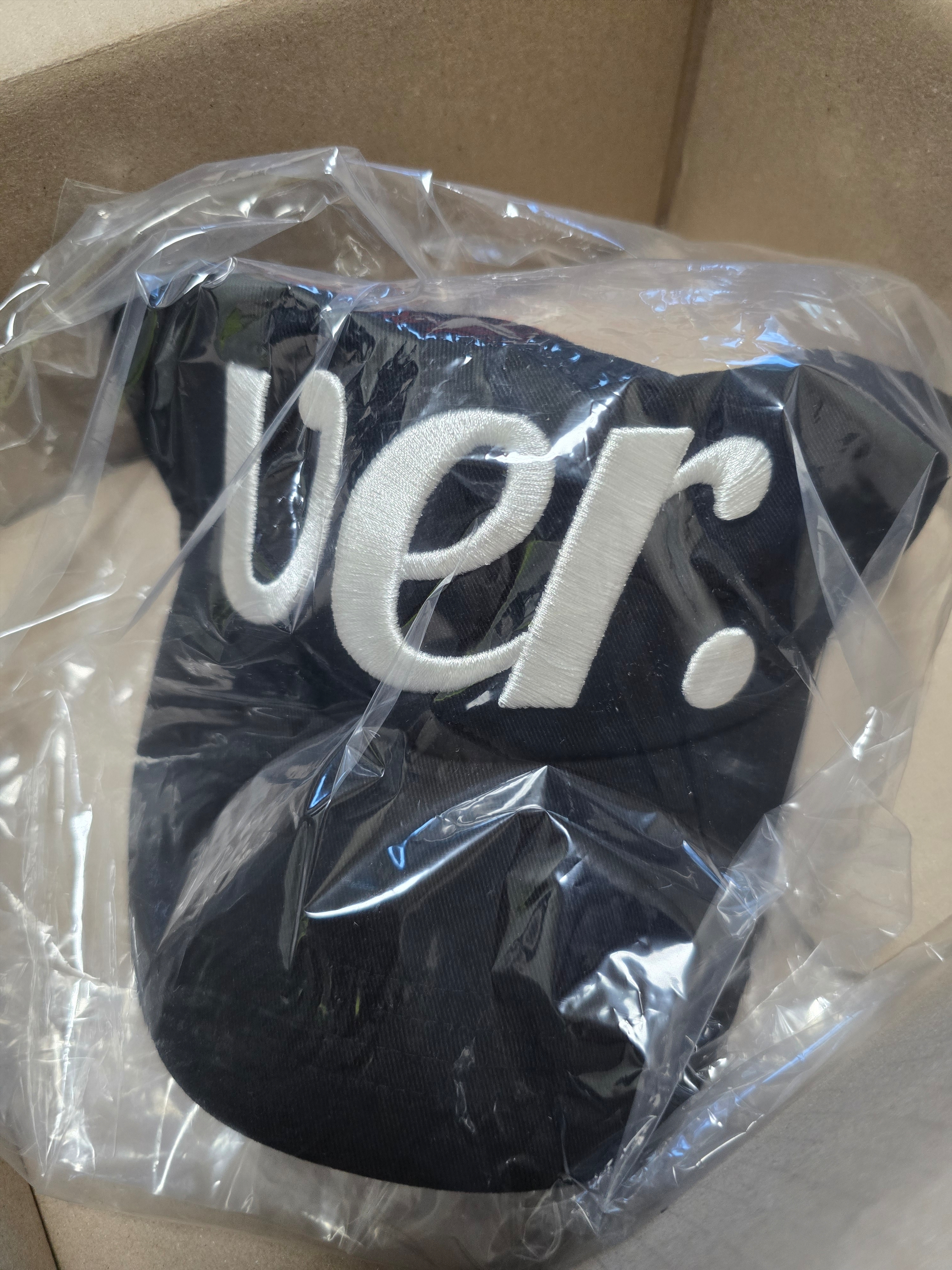 VERUTUM BC212 Funky Serif Big Version Logo Ball Cap Black 착용 스타일 - 1