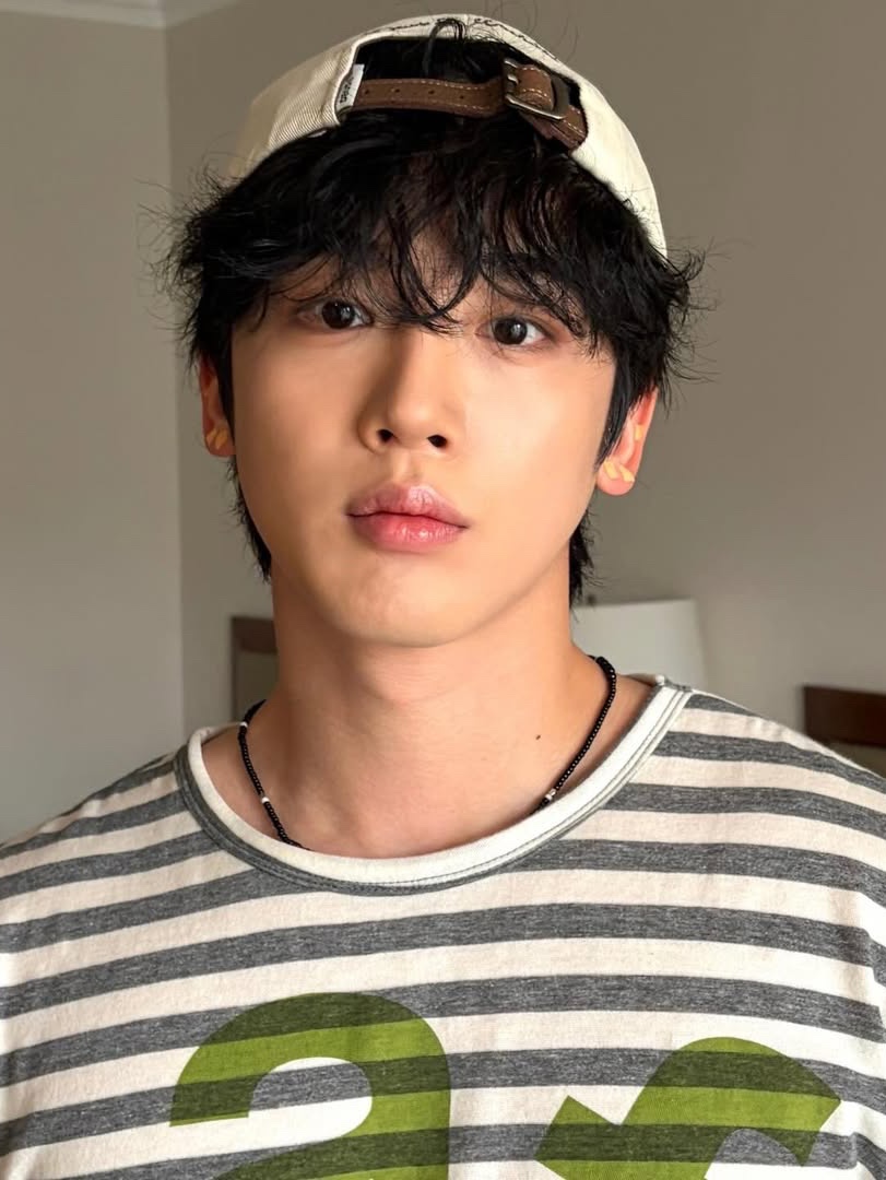 [KREAM 단독] Safarispot Ticketing Stripe Border Tee Gray, [KREAM 단독] Safarispot Ticketing Stripe Border Tee Gray White 착용 스타일 - 2