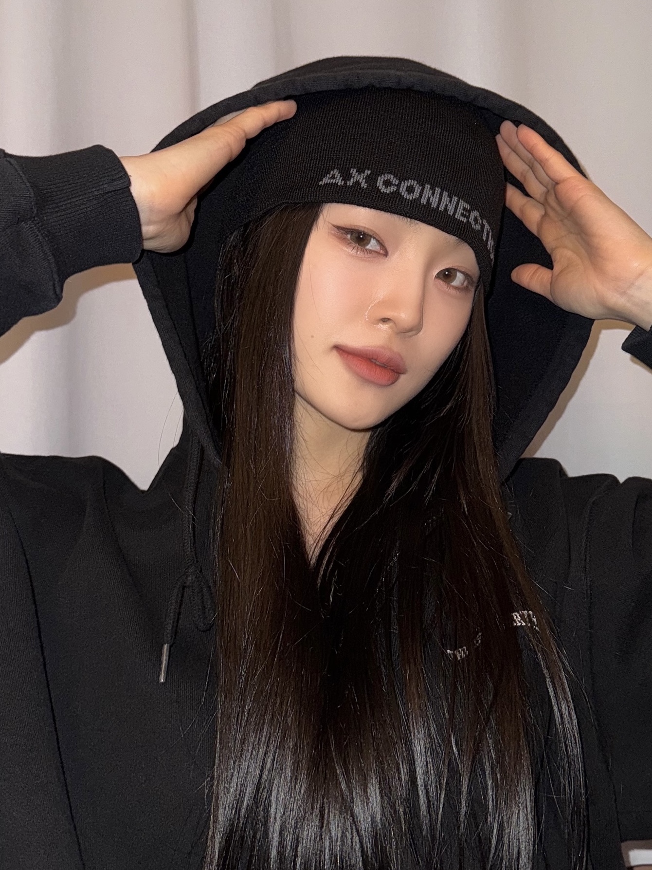 AX CONNECTION Compass Logo Beanie (Lightweight) 착용 스타일 - 3