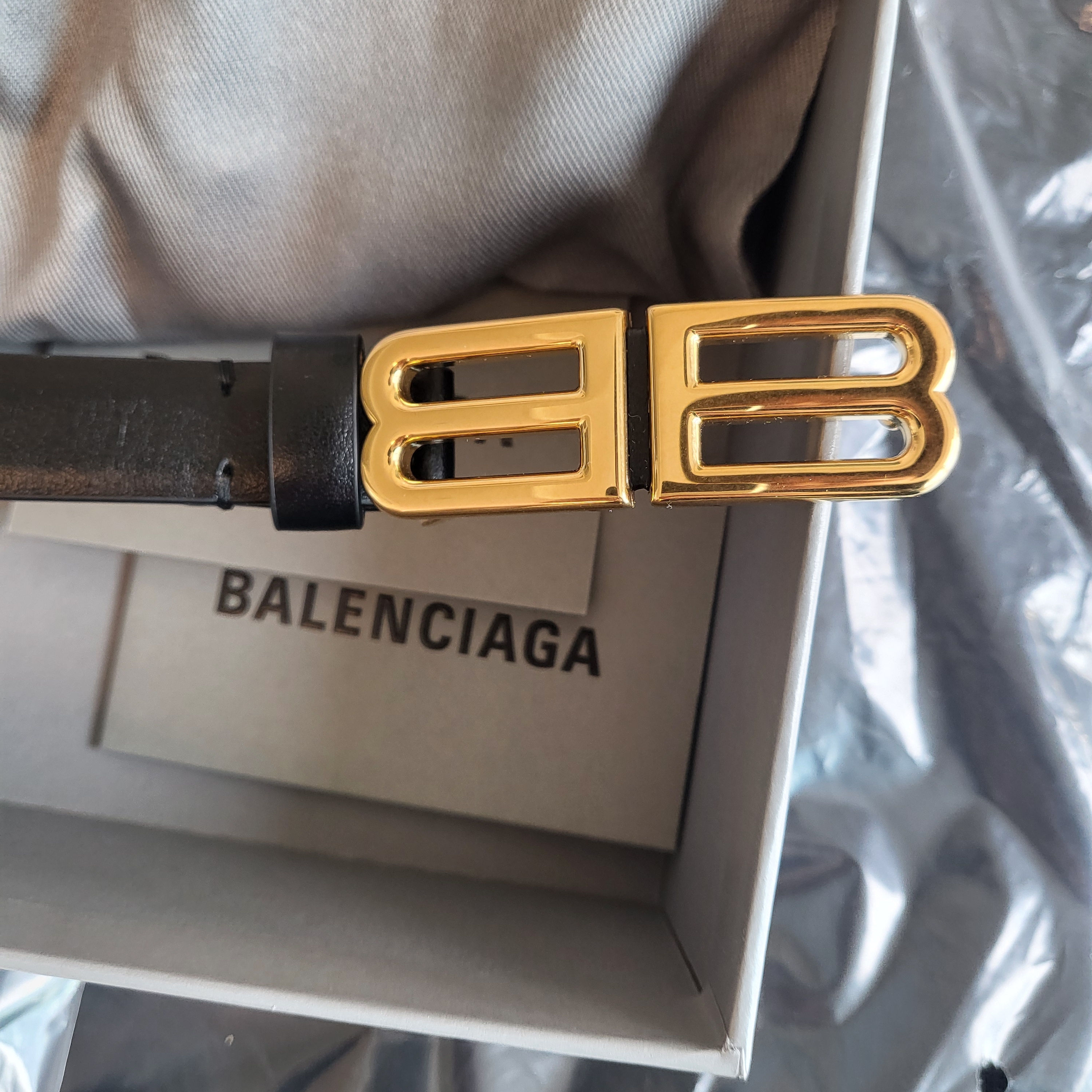 (W) Balenciaga Bolero BB Belt In Black 착용 스타일 - 1