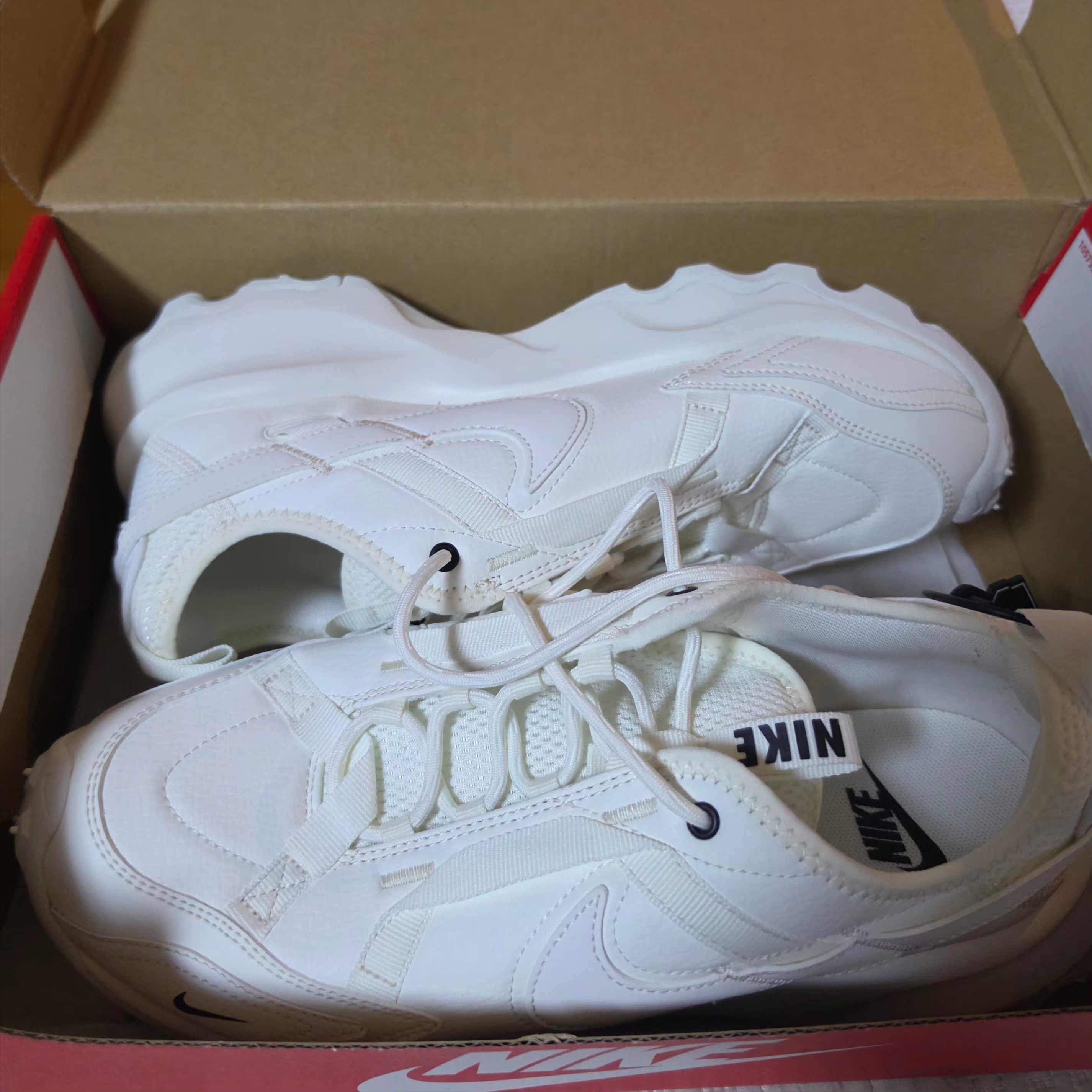 (W) Nike TC 7900 Summit White 착용 스타일