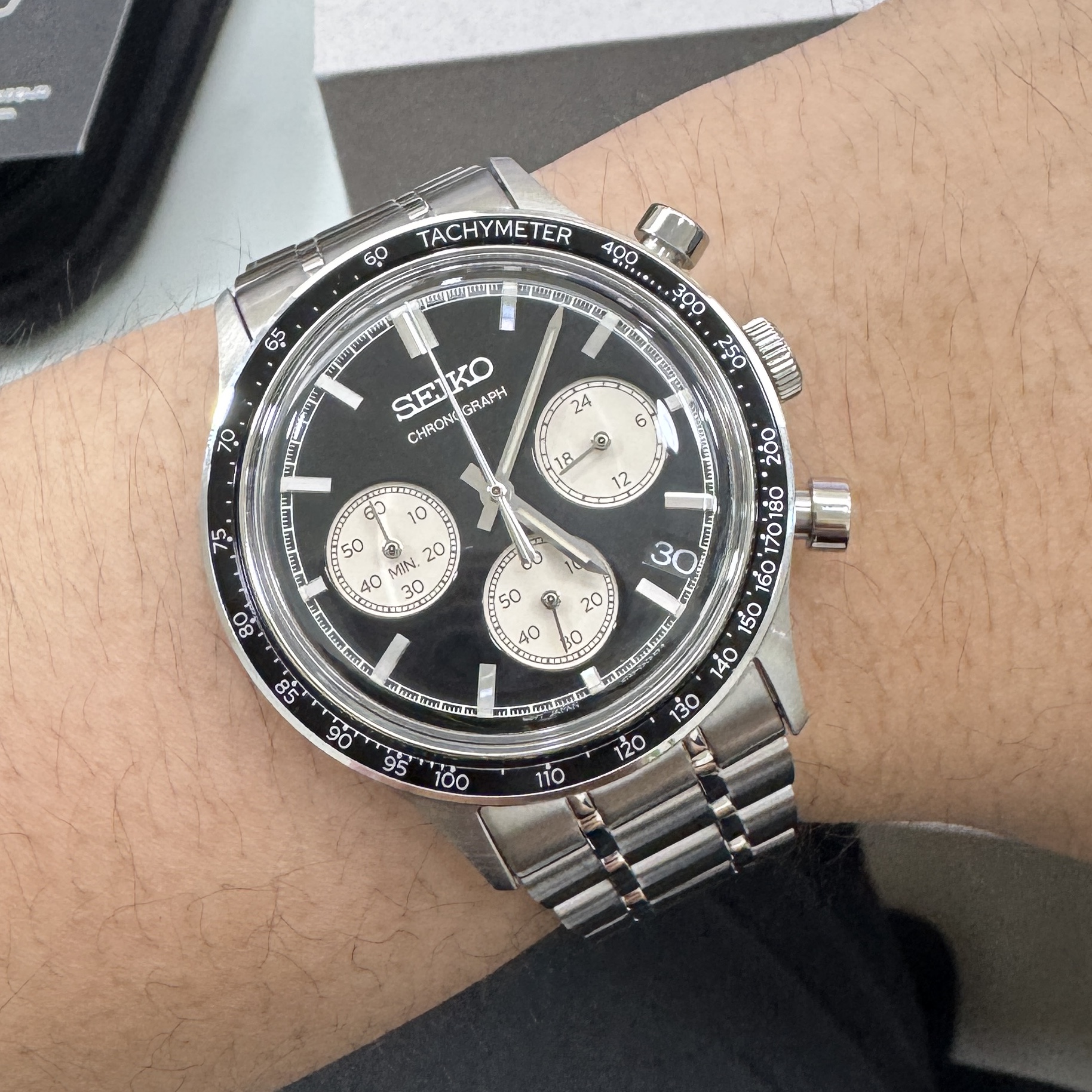 Seiko SSB479 38.7mm Stainless Steel Black 착용 스타일