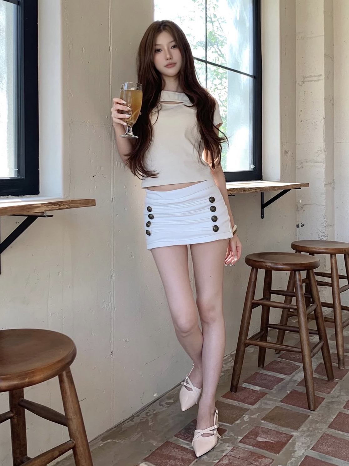 PHOS333 W Slim Fit Slit T-Shirt Cream 착용 스타일 - 3