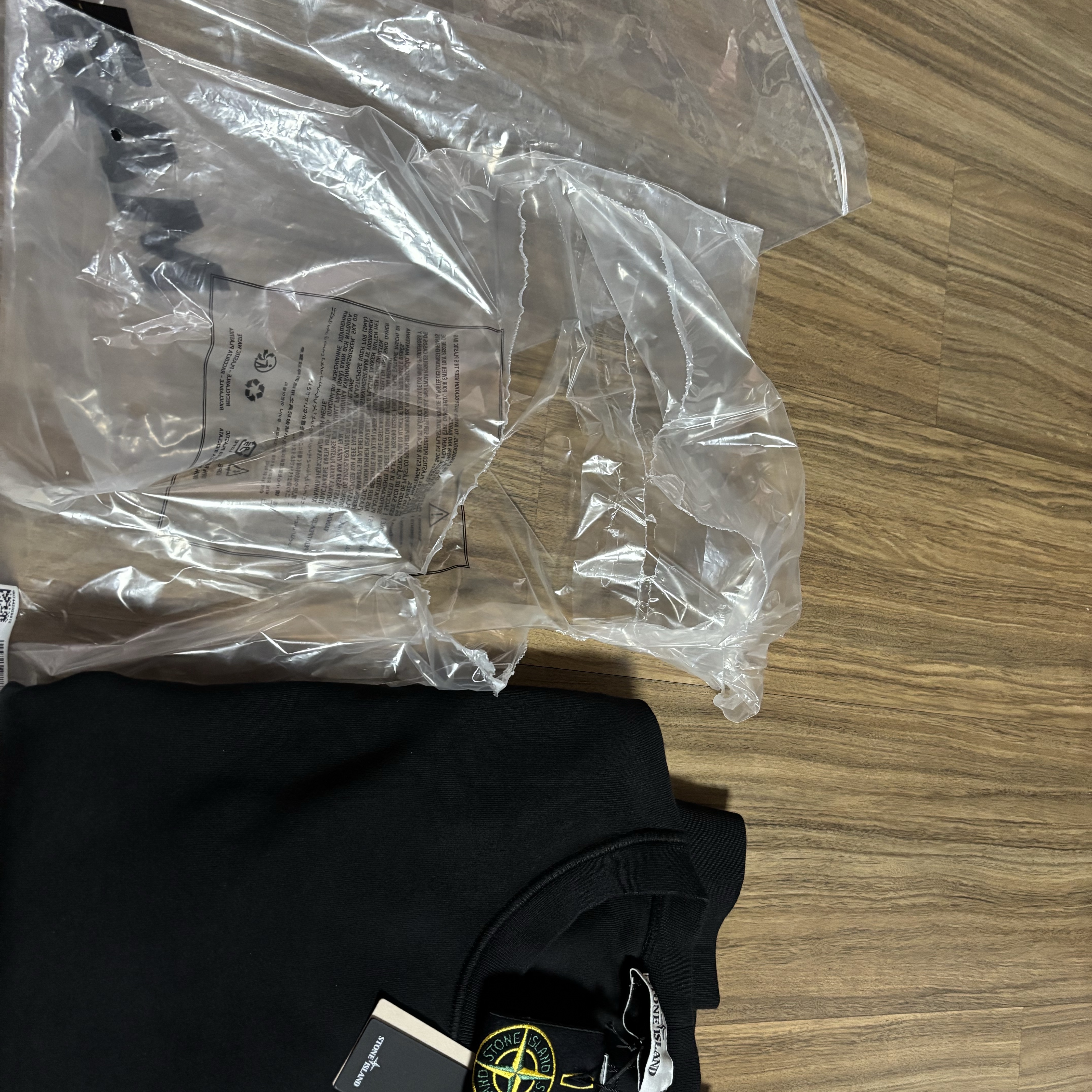 Stone Island 6100060 Organic Cotton Fleece Regular Fit Crewneck Sweatshirt Black - 26SS 착용 스타일 - 2