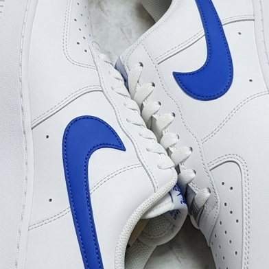 Nike Air Force 1 '07 White Hyper Royal 착용 스타일