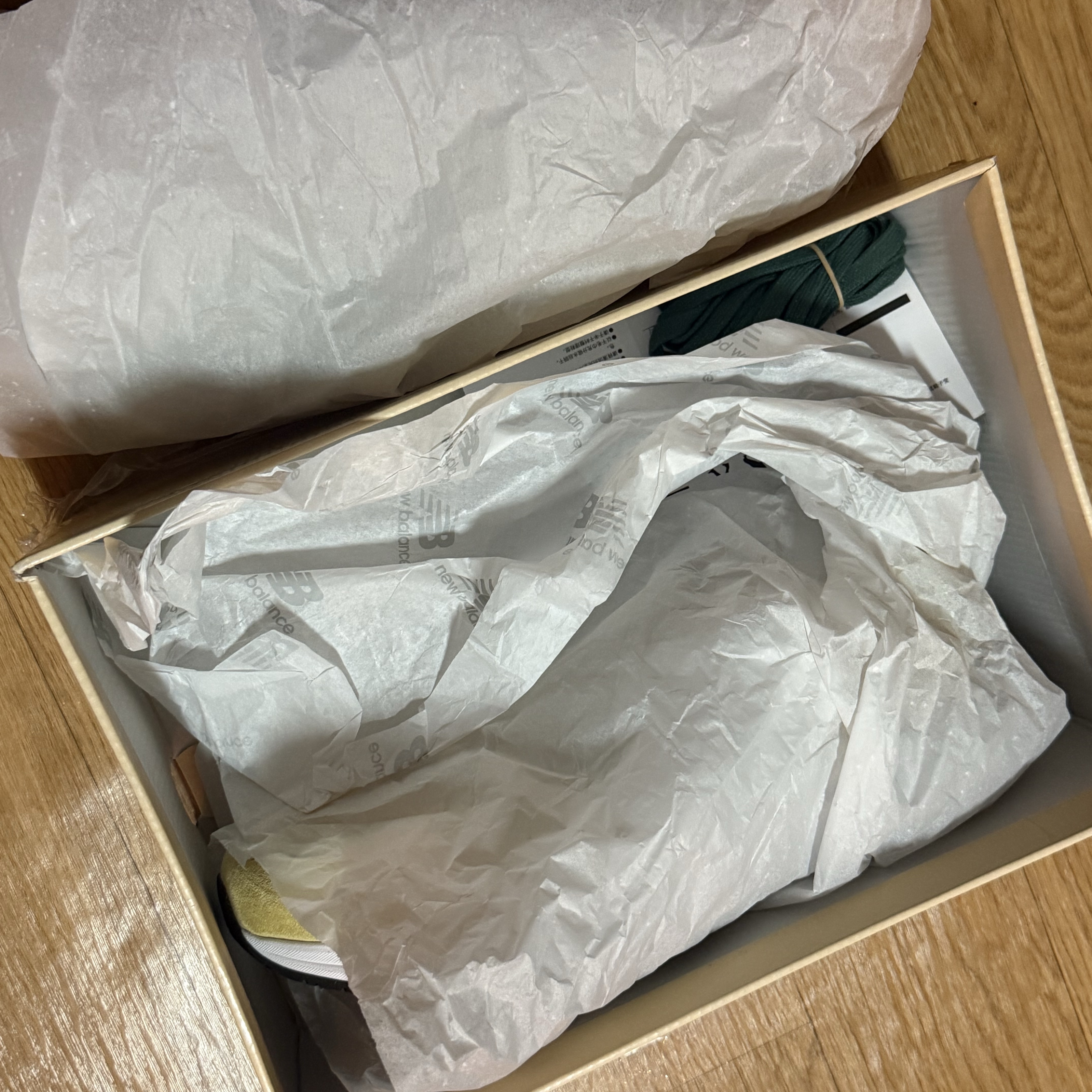 New Balance 990v6 Made in USA Sulphur Green 착용 스타일 - 8