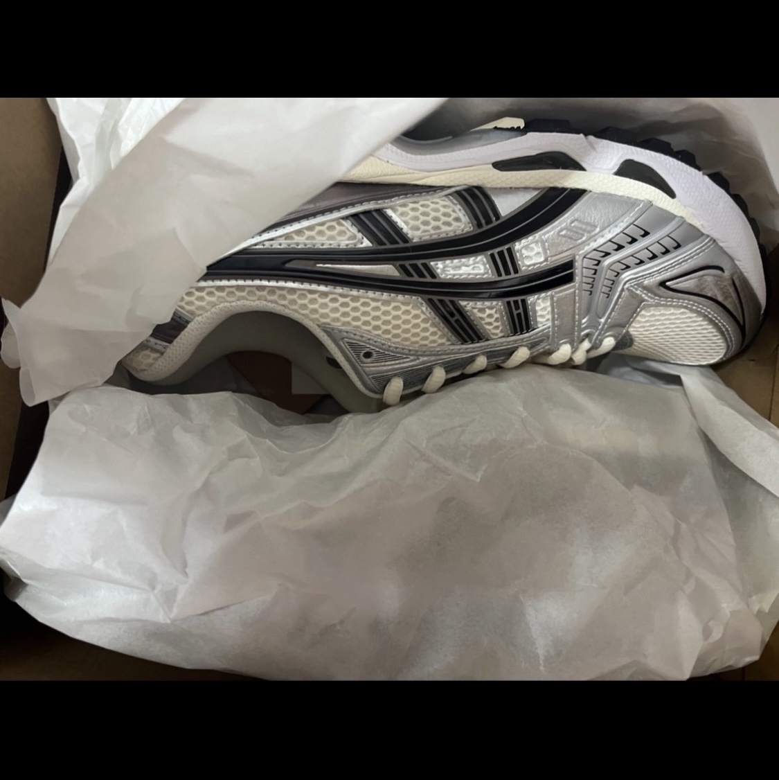 Asics Gel-Kayano 14 Cream Black 착용 스타일