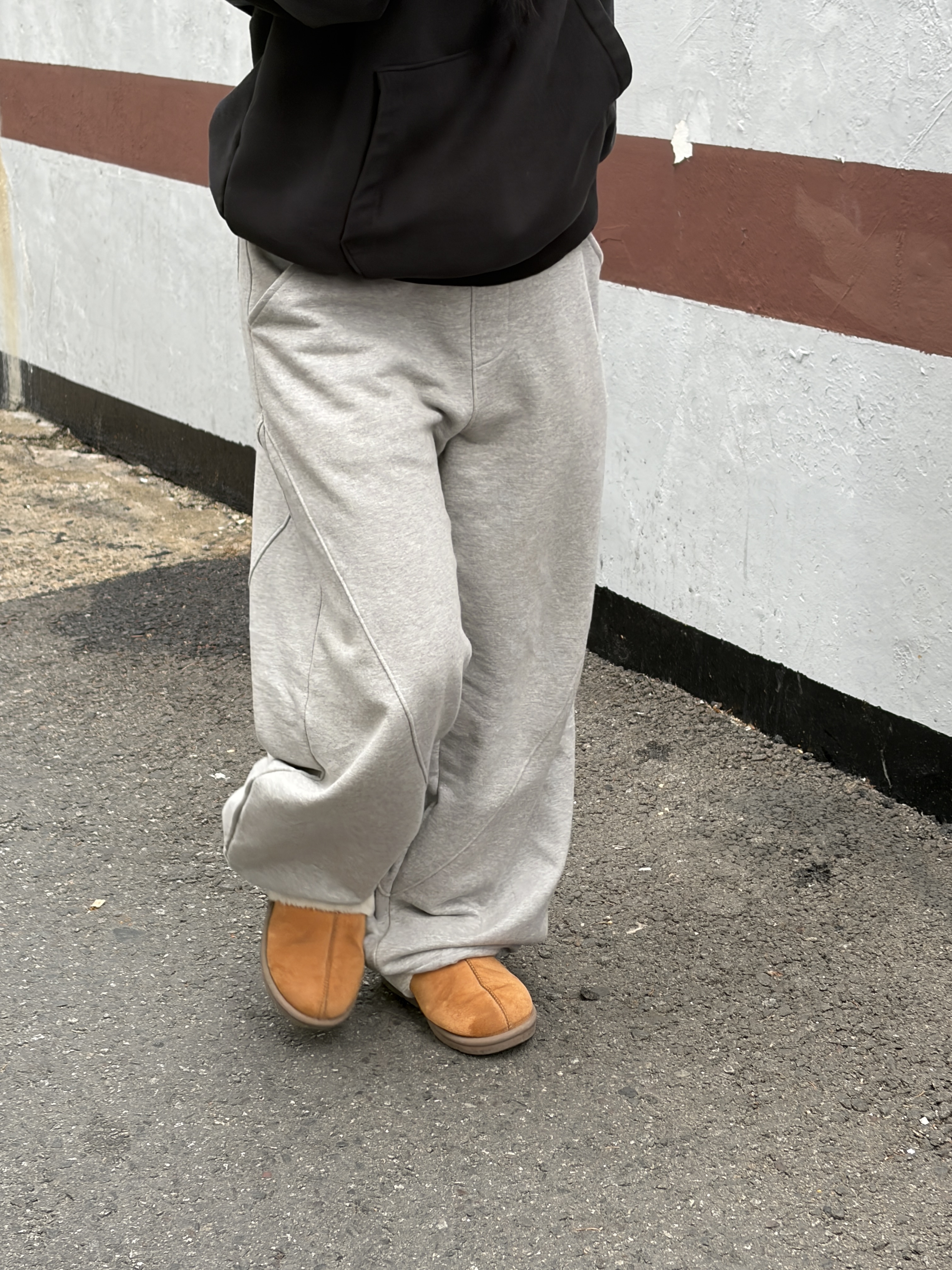 Riomeu Curved Balloon Sweatpants Melange 착용 스타일 - 1