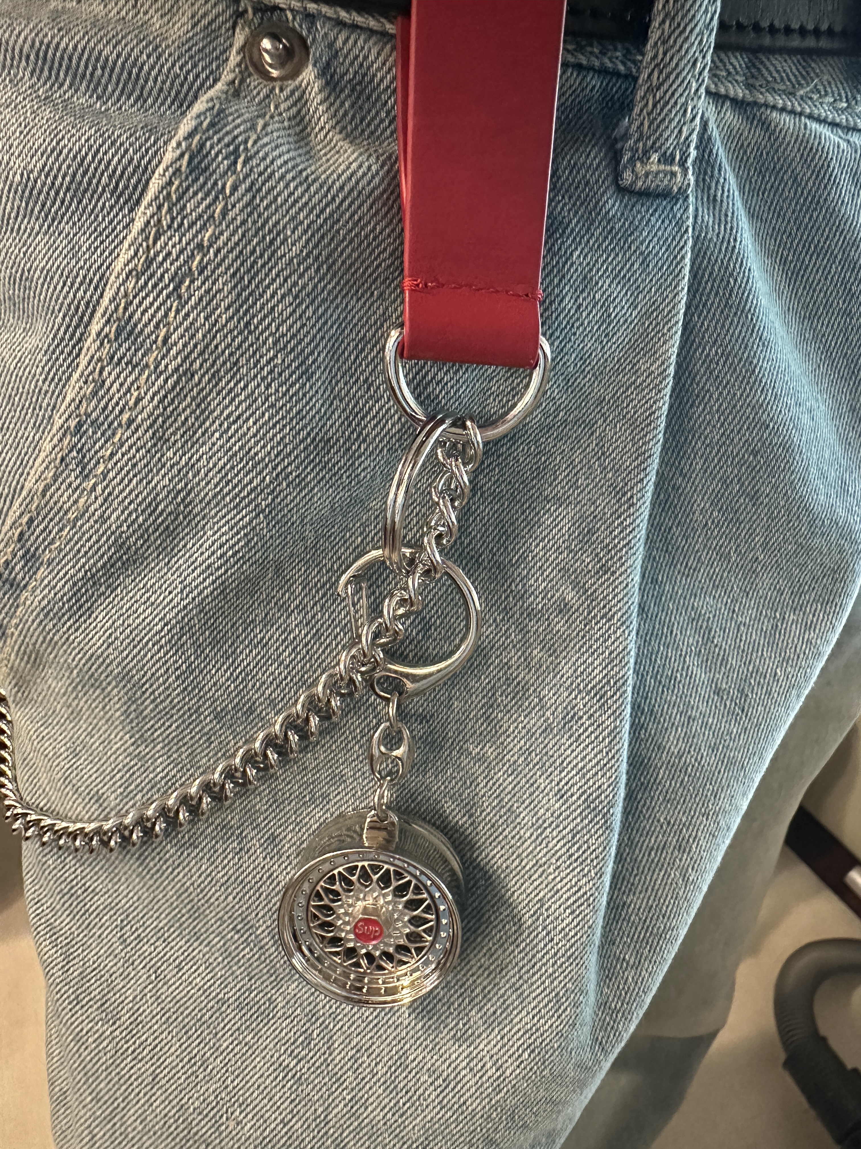 Supreme x BBS RS Rim Keychain Chrome - 25FW 착용 스타일