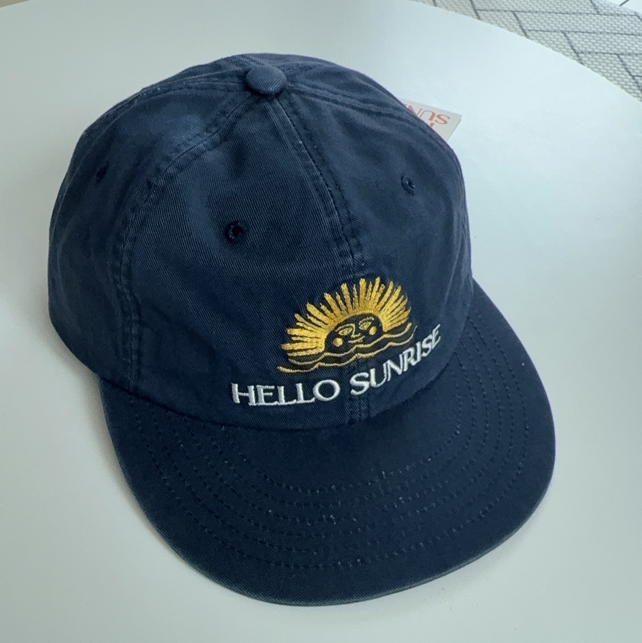 Hello Sunrise Washed Two Tone Logo 6Panel Cap Navy 착용 스타일