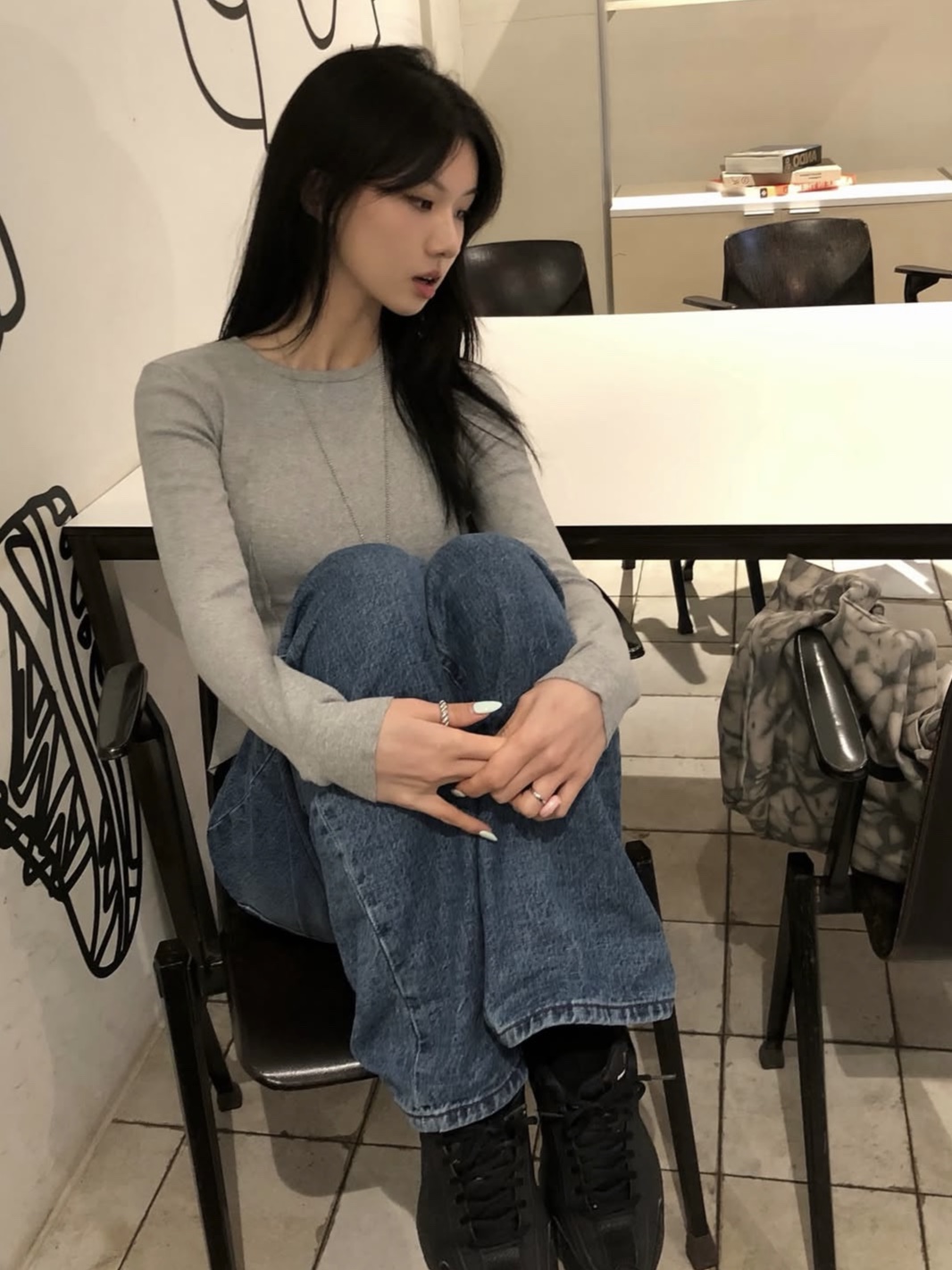 PHOS333 W Loose Fit Denim Pants Indigo Blue, PHOS333 W Diagonal Long Sleeved Melange Grey 착용 스타일 - 3