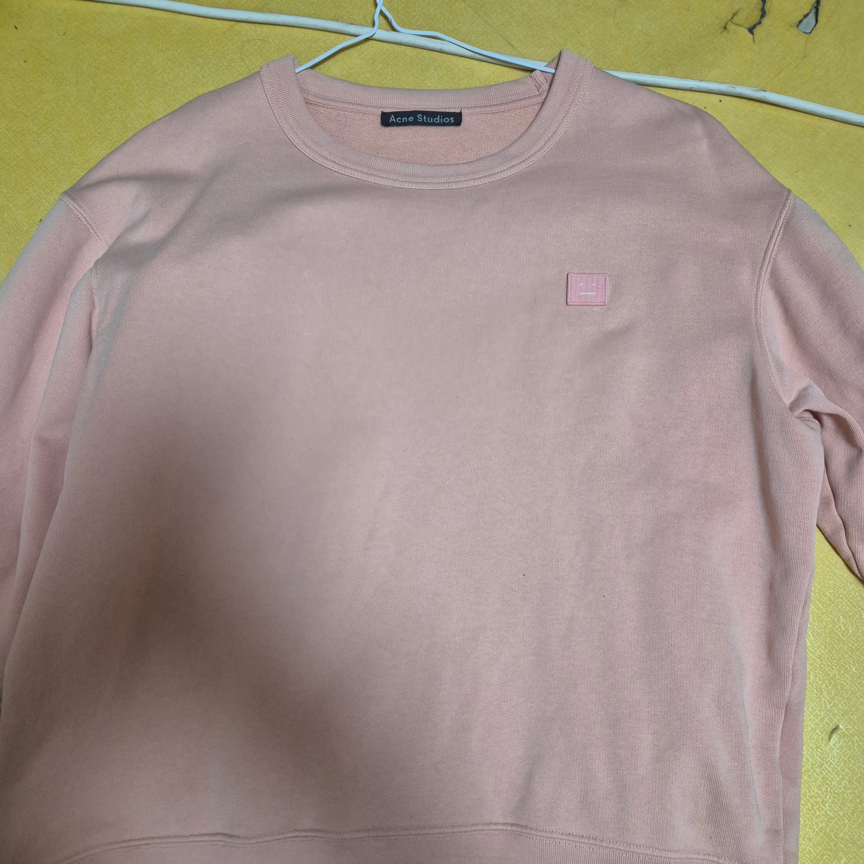 (W) Acne Studios Blurred Logo Sweater Faded Purple 착용 스타일