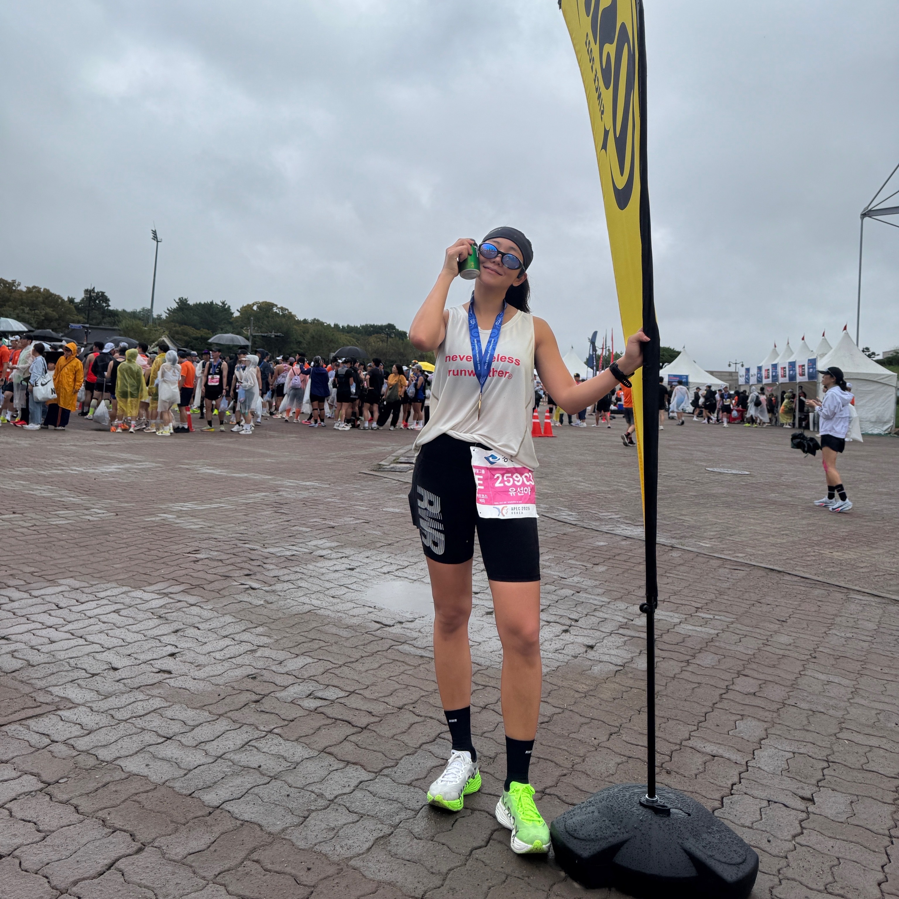 [KREAM 단독] runwhither Half Tights Black, [KREAM 단독] runwhither Racing Singlet White 착용 스타일