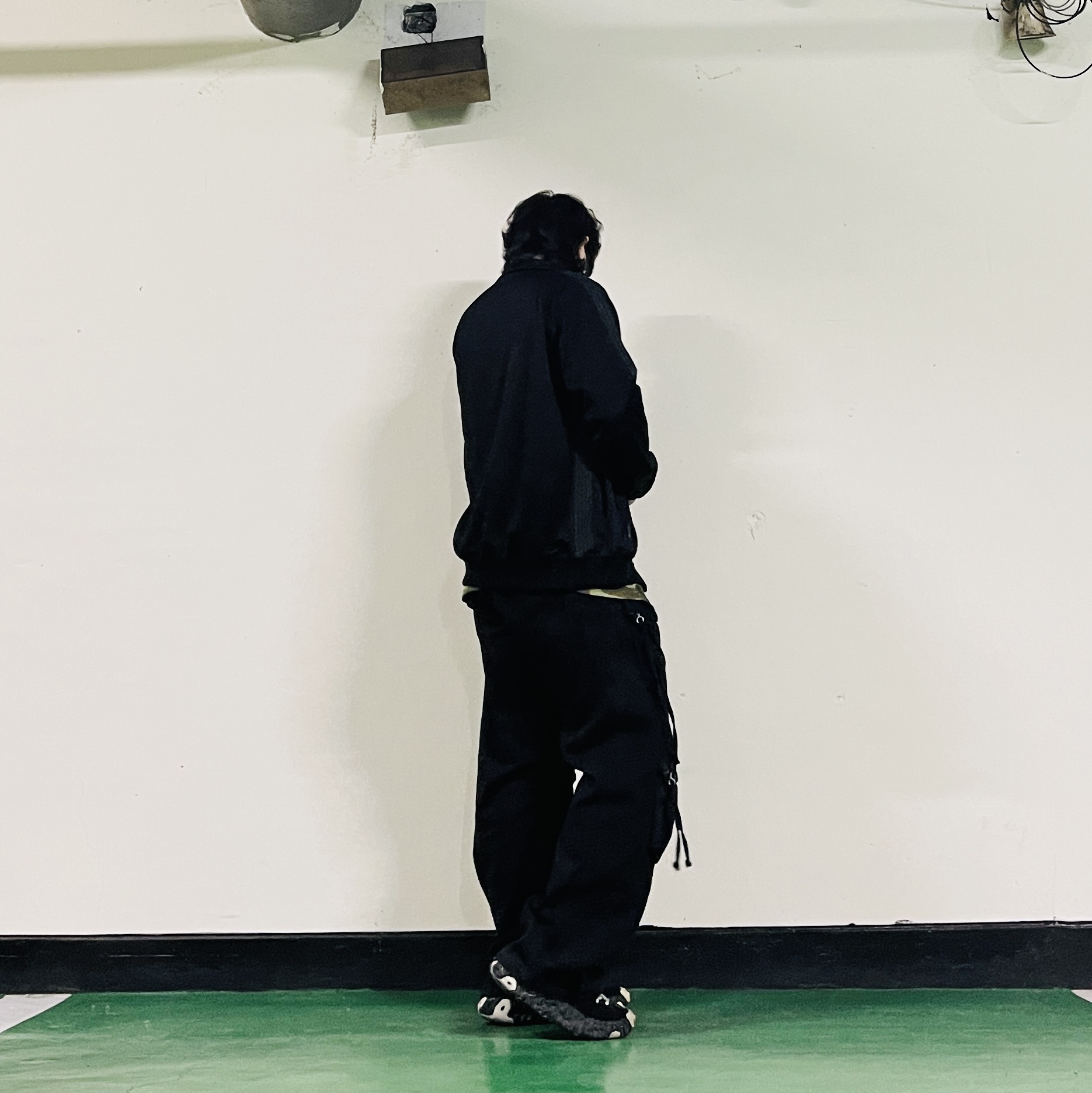 Needles Track Jacket Poly Smooth Black 착용 스타일 - 4