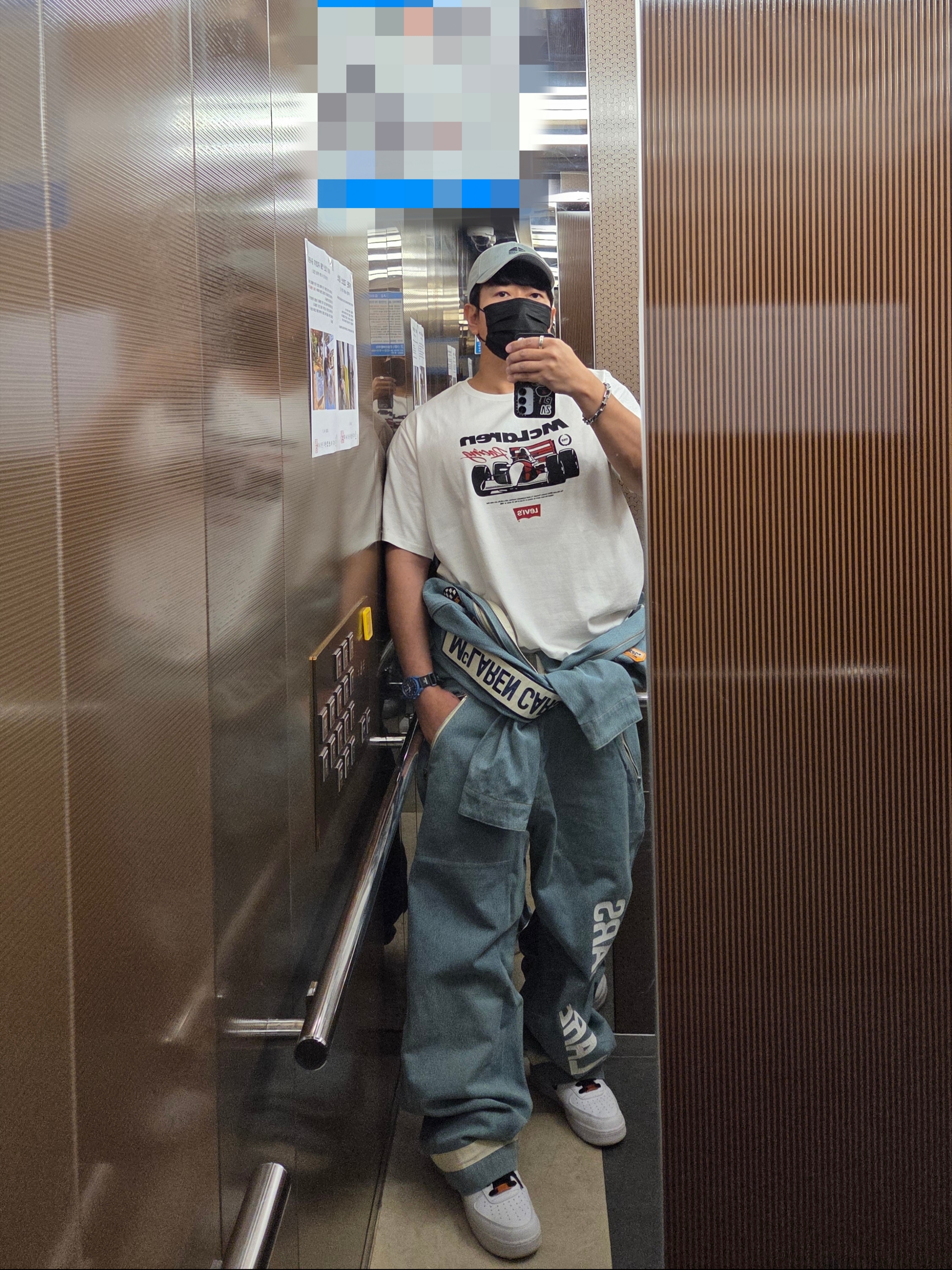 Levi’s x McLaren Racing Suit Light Indigo, Levi’s x McLaren Racing Heritage T-Shirt White 착용 스타일 - 2