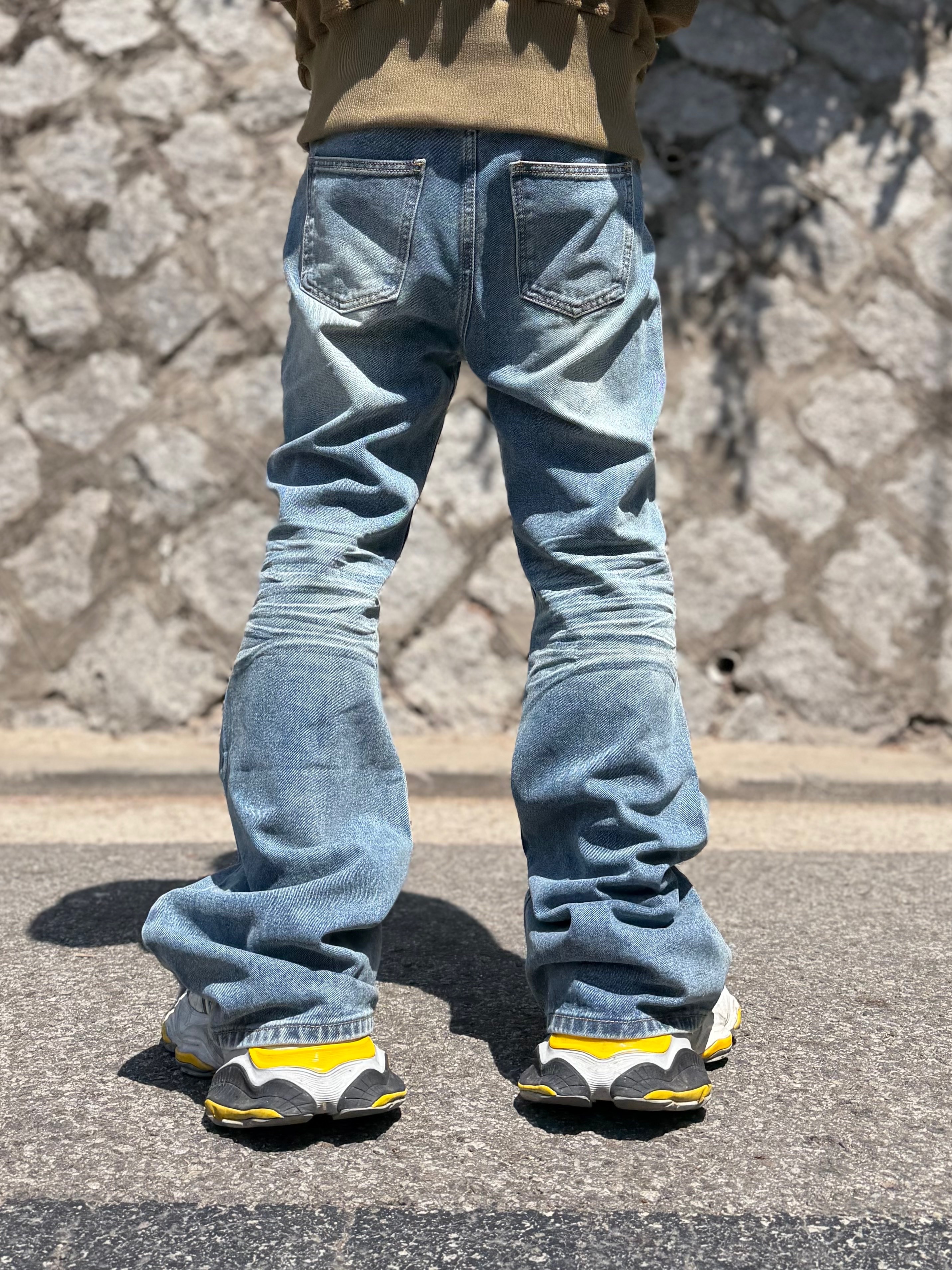 Balenciaga Cargo Sneakers Grey Black Yellow 착용 스타일 - 4