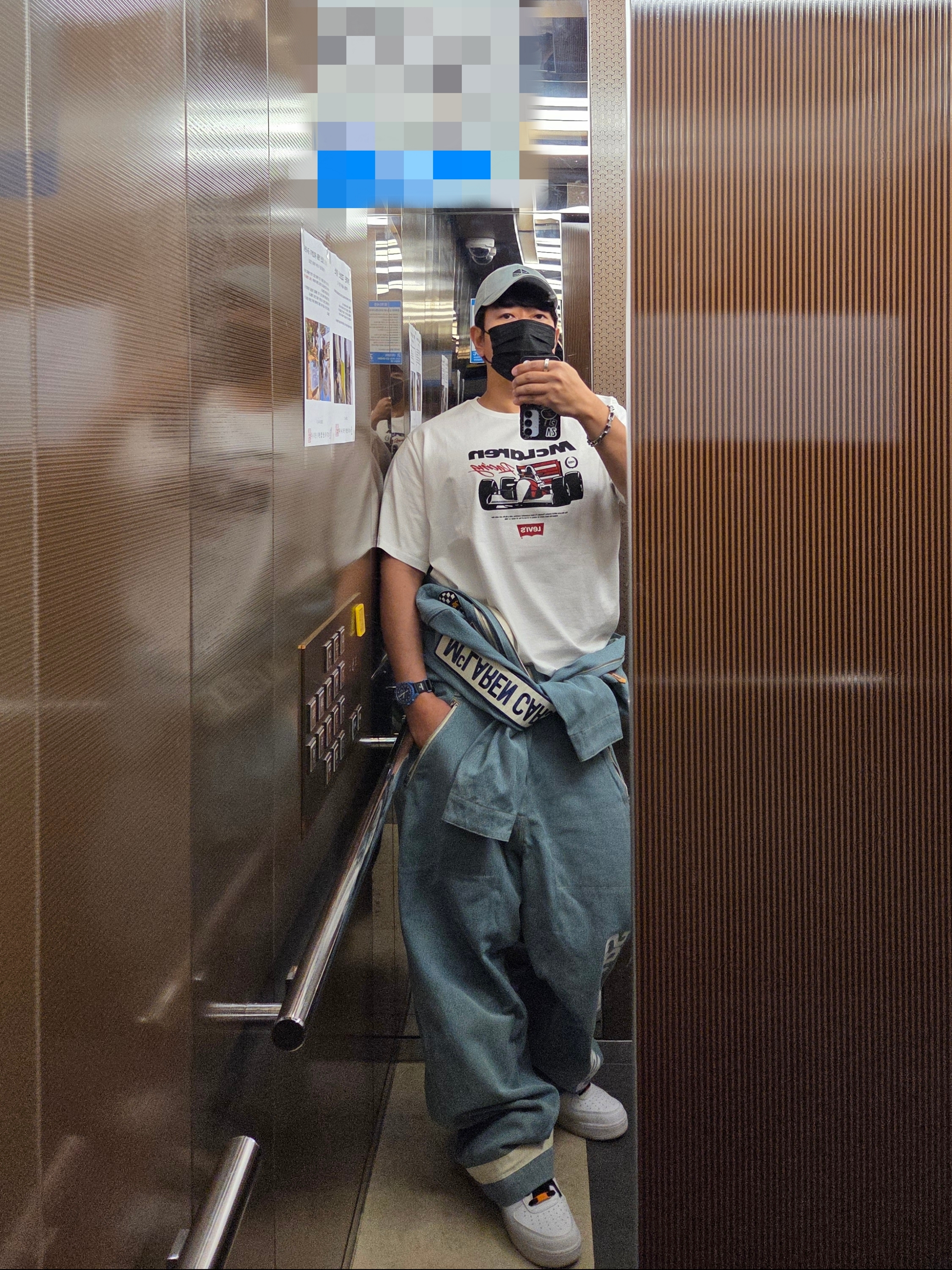 Levi’s x McLaren Racing Suit Light Indigo, Levi’s x McLaren Racing Heritage T-Shirt White 착용 스타일 - 1