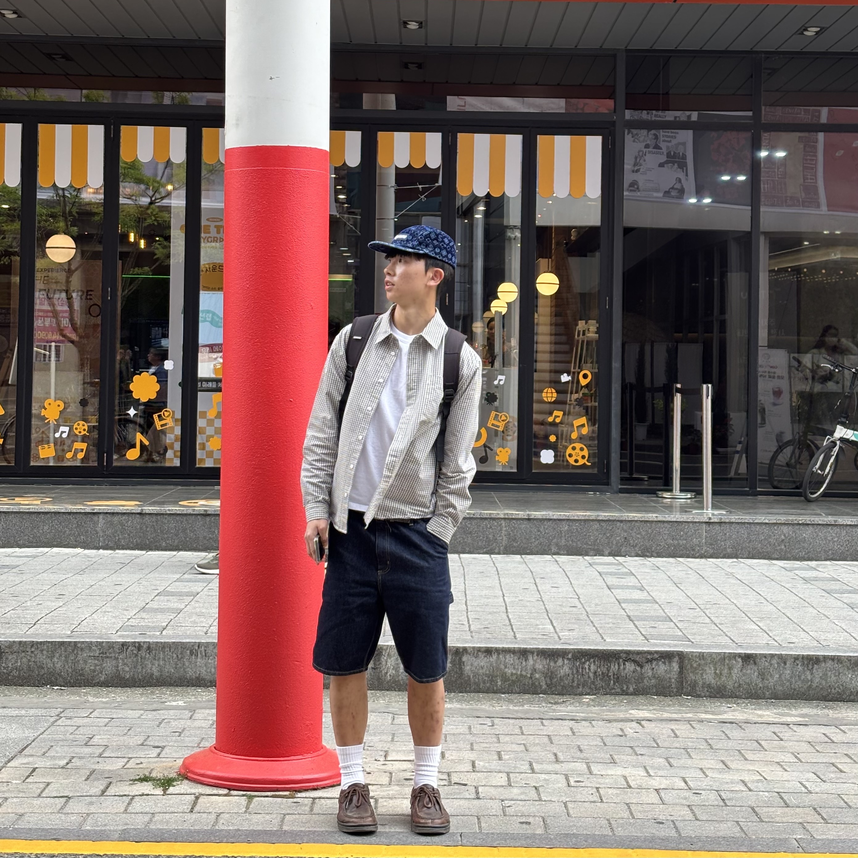 Carhartt WIP Smith Denim Single Knee Short Blue Rinsed, Supreme Flocked Denim Camp Cap Blue - 24FW 착용 스타일 - 2
