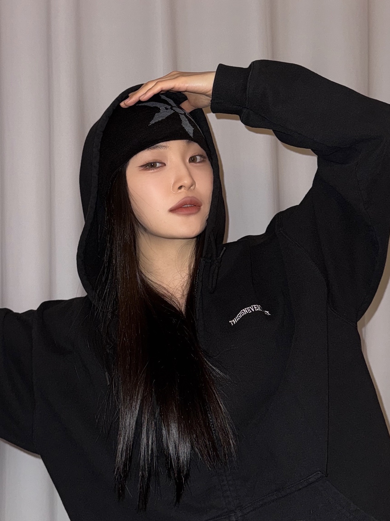 AX CONNECTION Compass Logo Beanie (Lightweight) 착용 스타일 - 2
