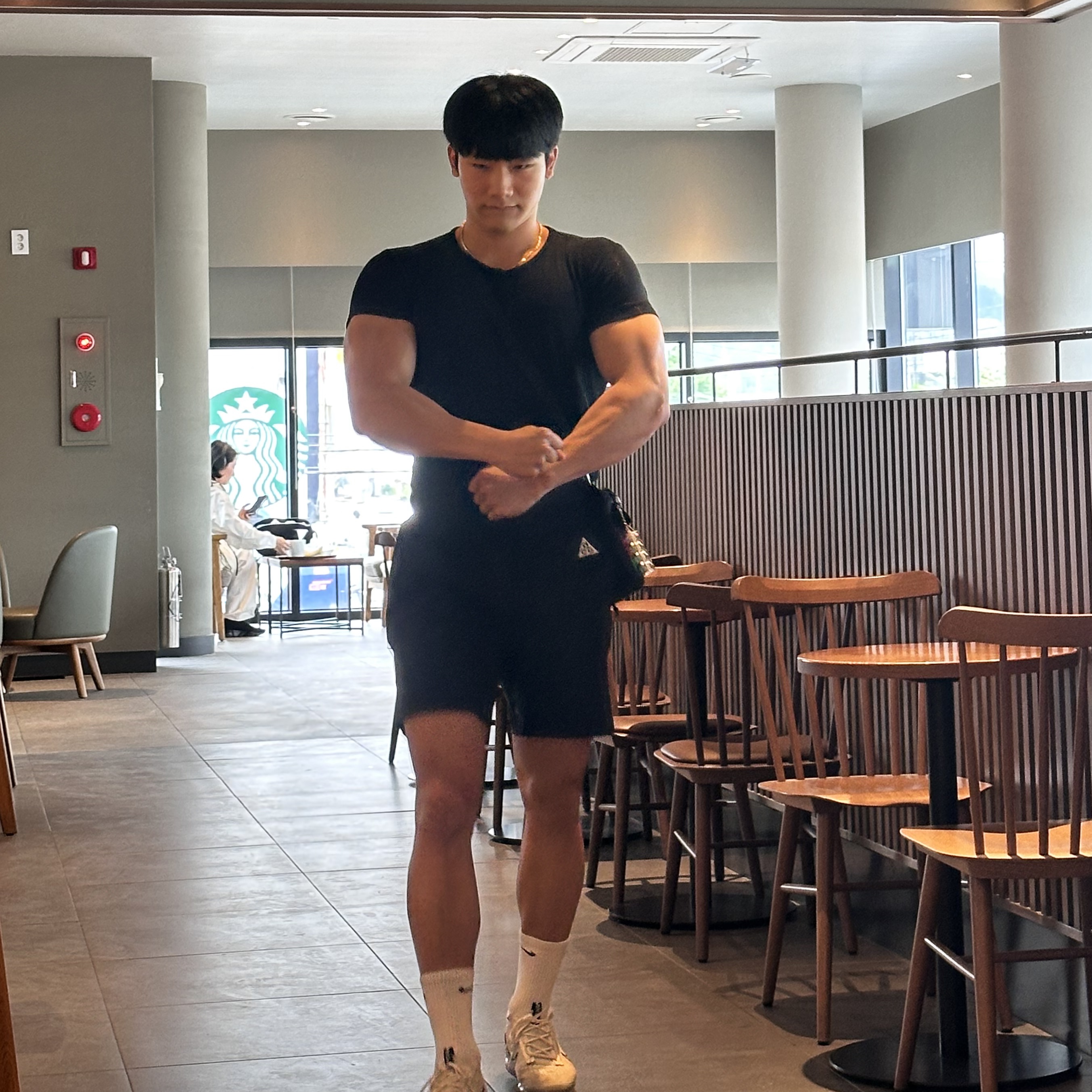 Nike ACG Hiking Shorts Black - Asia, Nike ACG Daymax Crossbody Bag 3L Black College Grey 착용 스타일