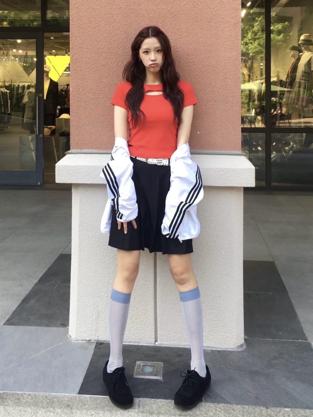PHOS333 W Slim Fit Slit T-Shirt Red 착용 스타일 - 3
