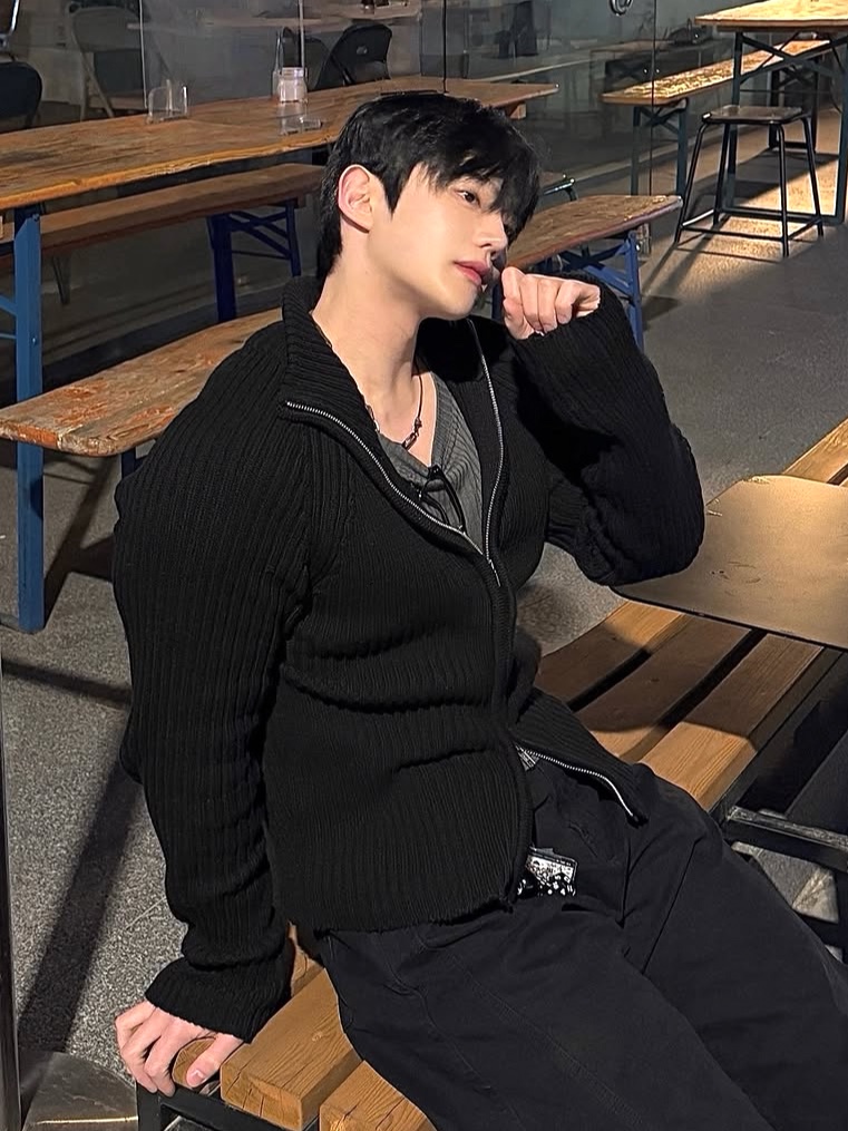 PHOS333 M Stand Neck Knit Zip-Up Black 착용 스타일 - 1