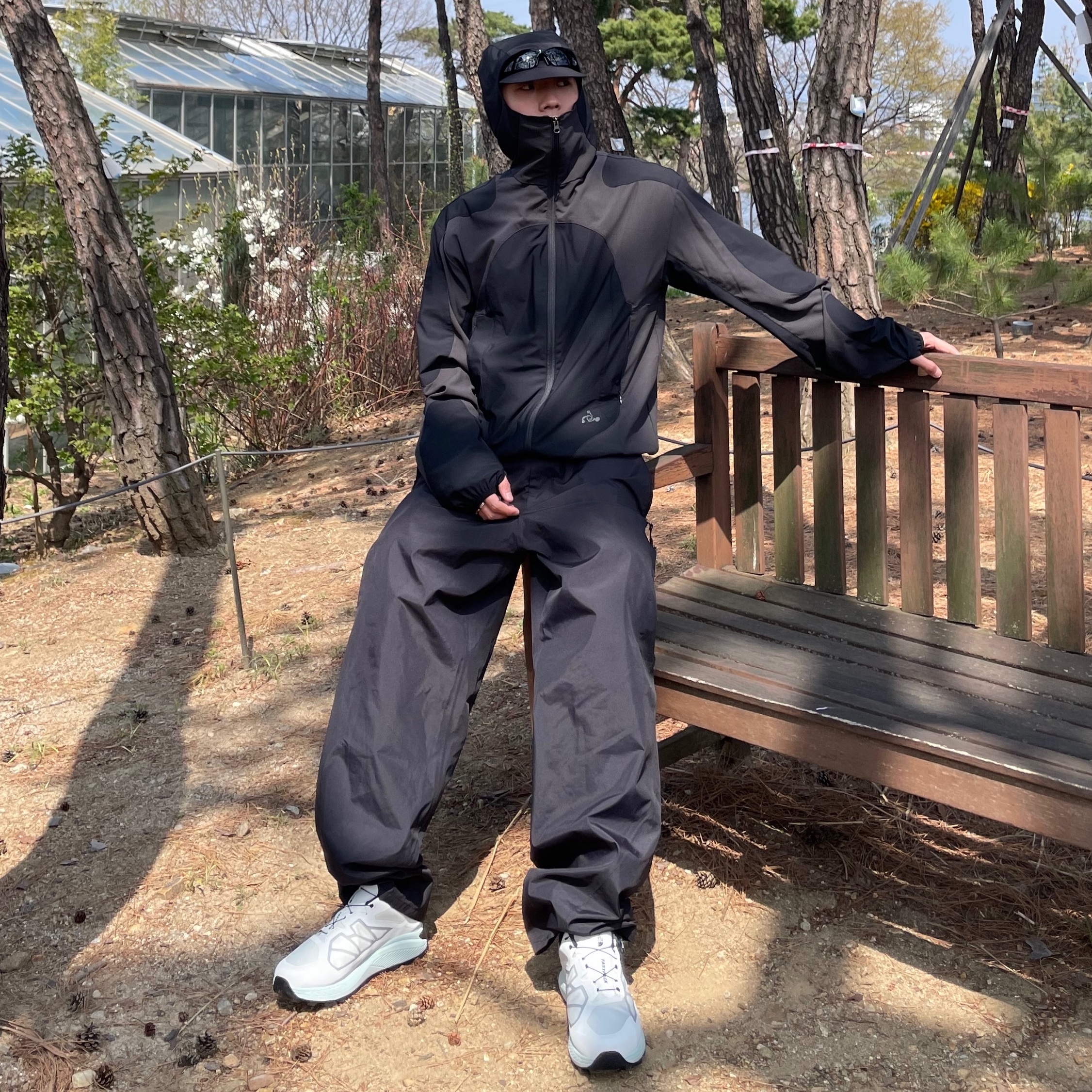 Sansan Gear 2.5L Windblock Pants Black - 23FW 착용 스타일 - 1