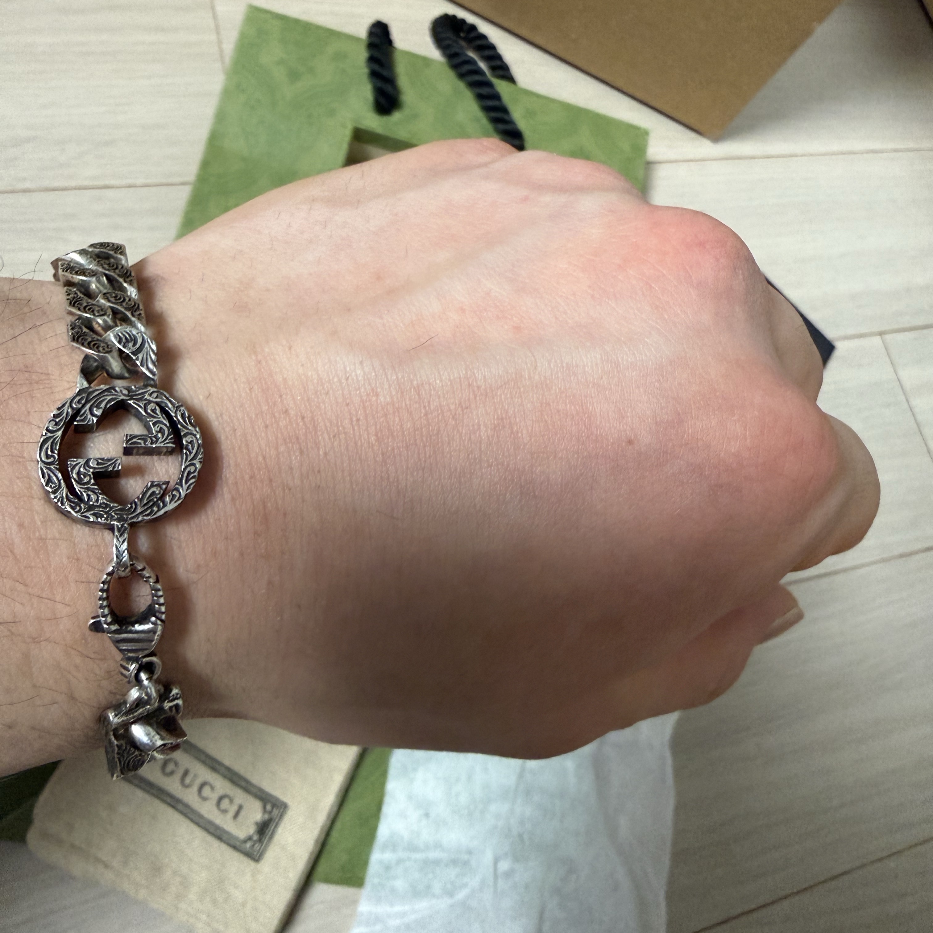 Gucci Interlocking G Chain Bracelet In Silver Silver 착용 스타일 - 1