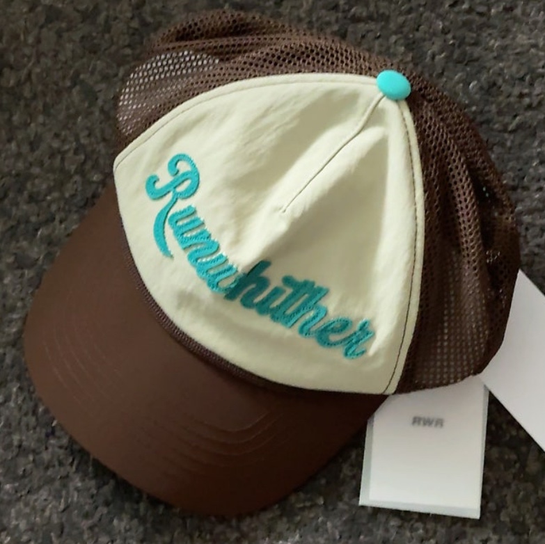 [KREAM 단독] runwhither Trucker Cap Blue Brown 착용 스타일