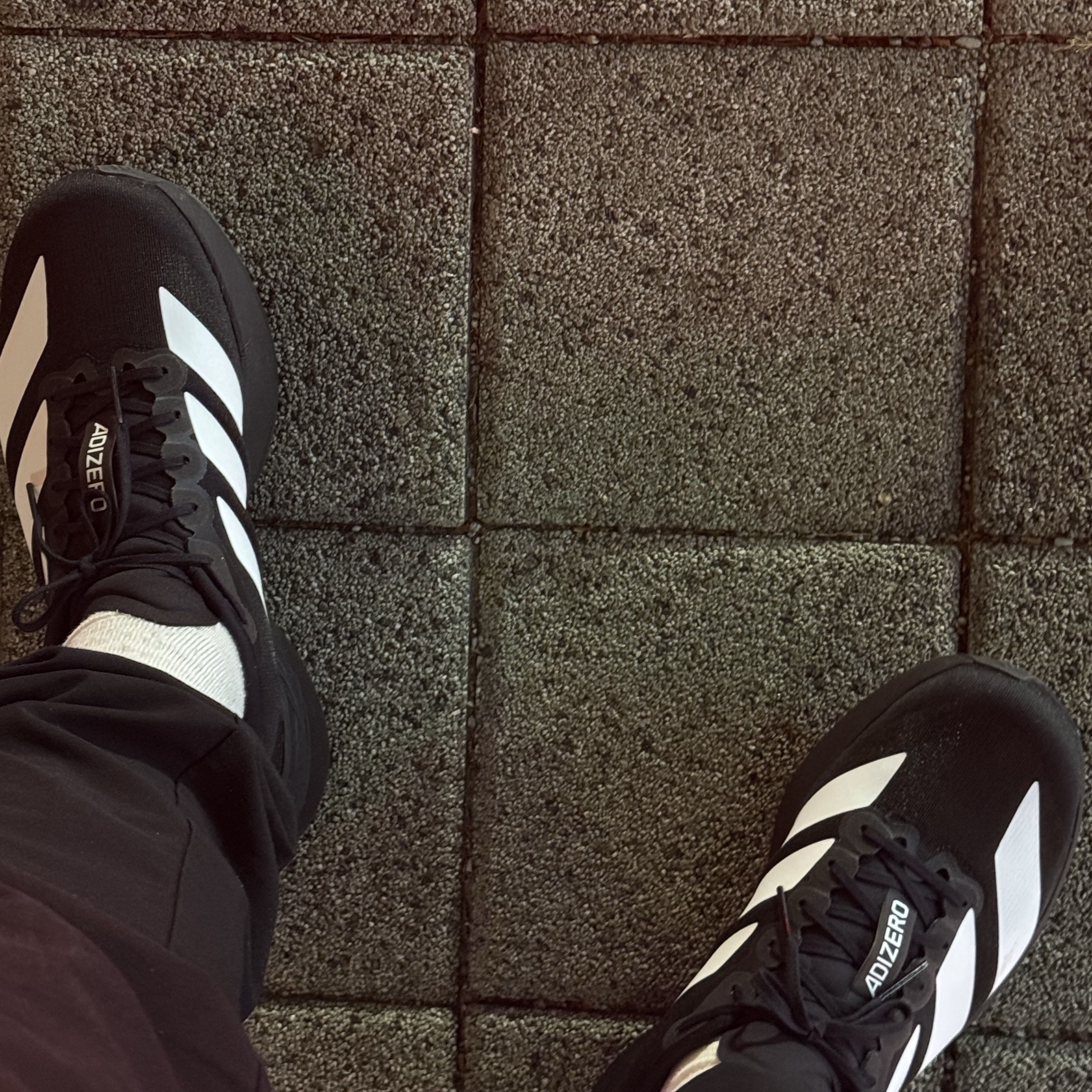 Adidas Adizero EVO SL Core Black Cloud White 착용 스타일