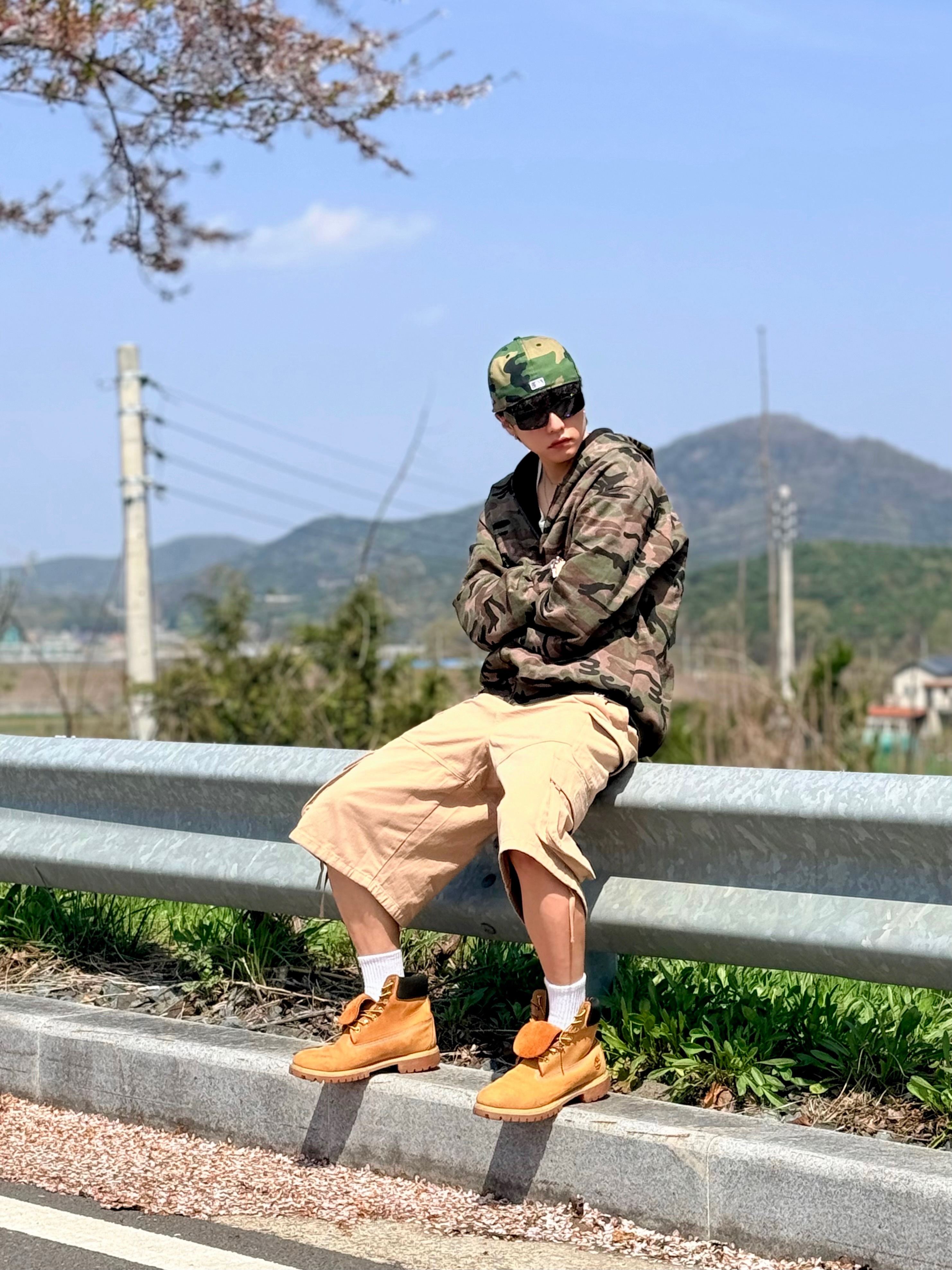 BAPE Baby Milo Keychain Brown, Timberland Premium 6 inch Waterproof Boot Wheat Nubuck - Wide 착용 스타일 - 2