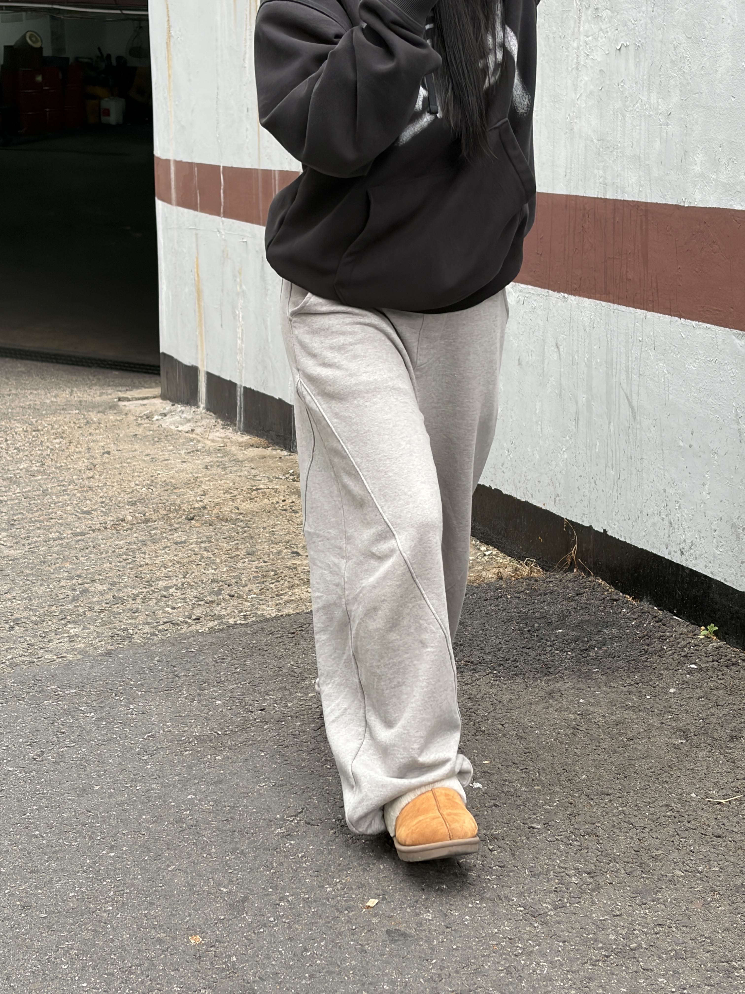 Riomeu Curved Balloon Sweatpants Melange 착용 스타일 - 3