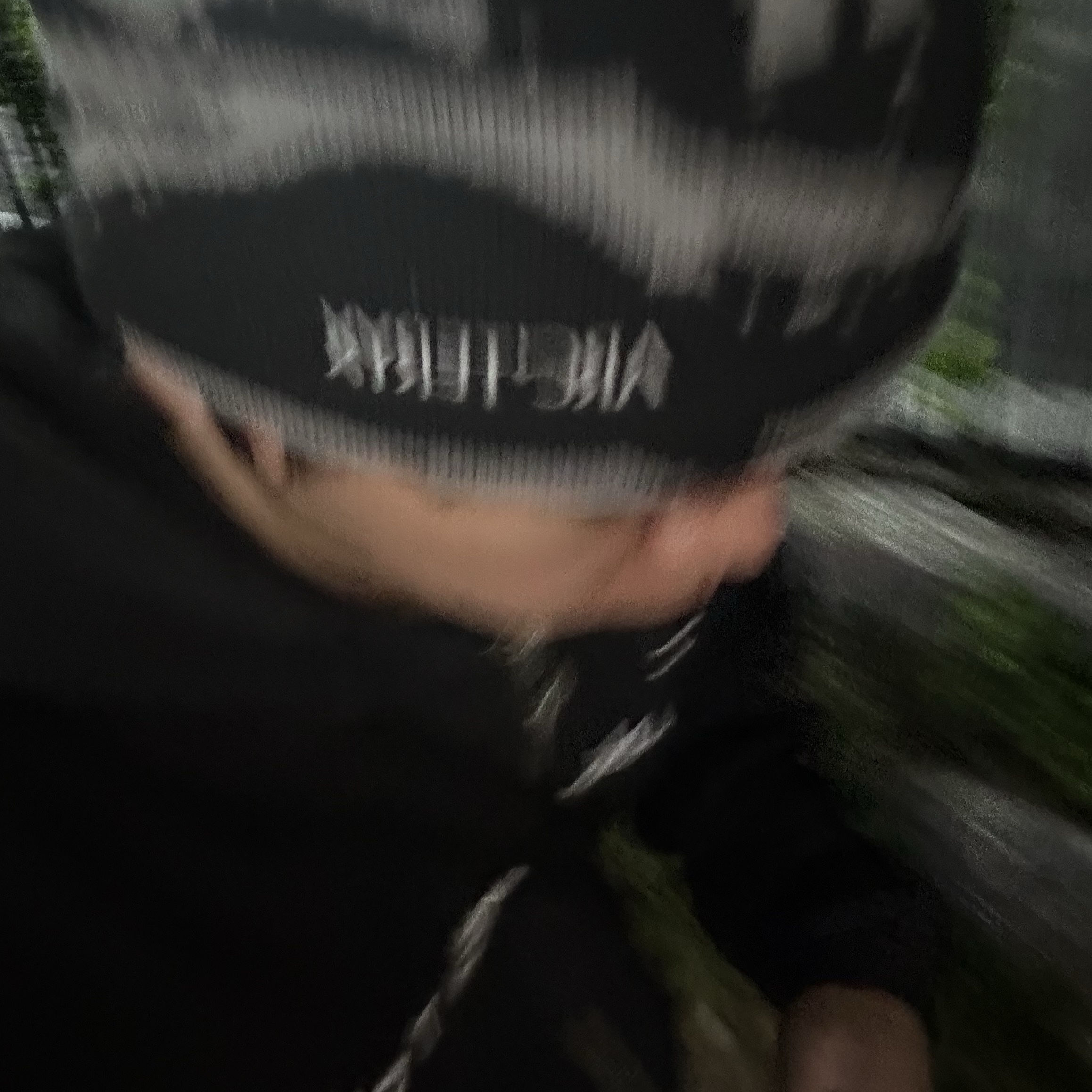 Arc'teryx Grotto Toque Black Void 착용 스타일 - 1