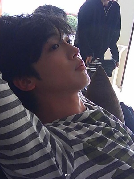 [KREAM 단독] Safarispot Ticketing Stripe Border Tee Gray, [KREAM 단독] Safarispot Ticketing Stripe Border Tee Gray White 착용 스타일 - 4