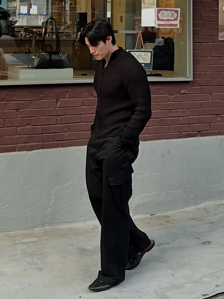 PHOS333 M Stand Neck Knit Zip-Up Black 착용 스타일 - 1