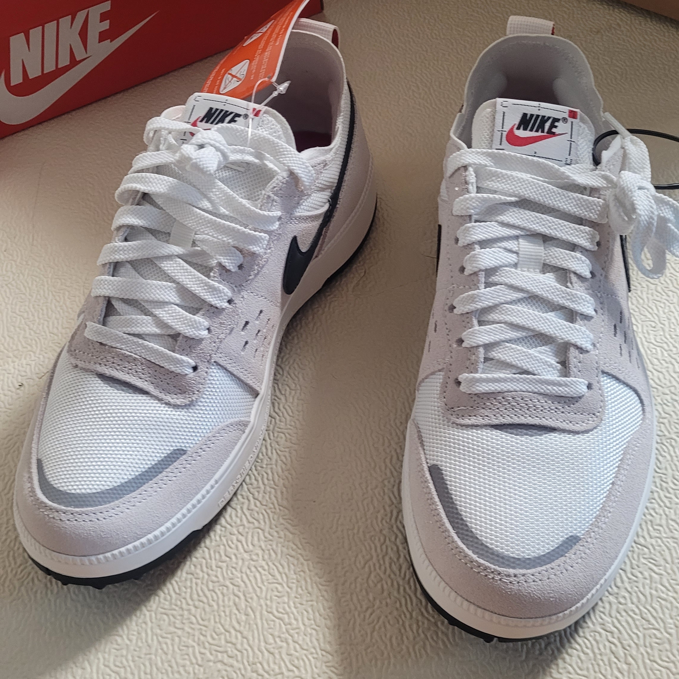 Nike C1TY Summit White Fire Red 착용 스타일 - 1