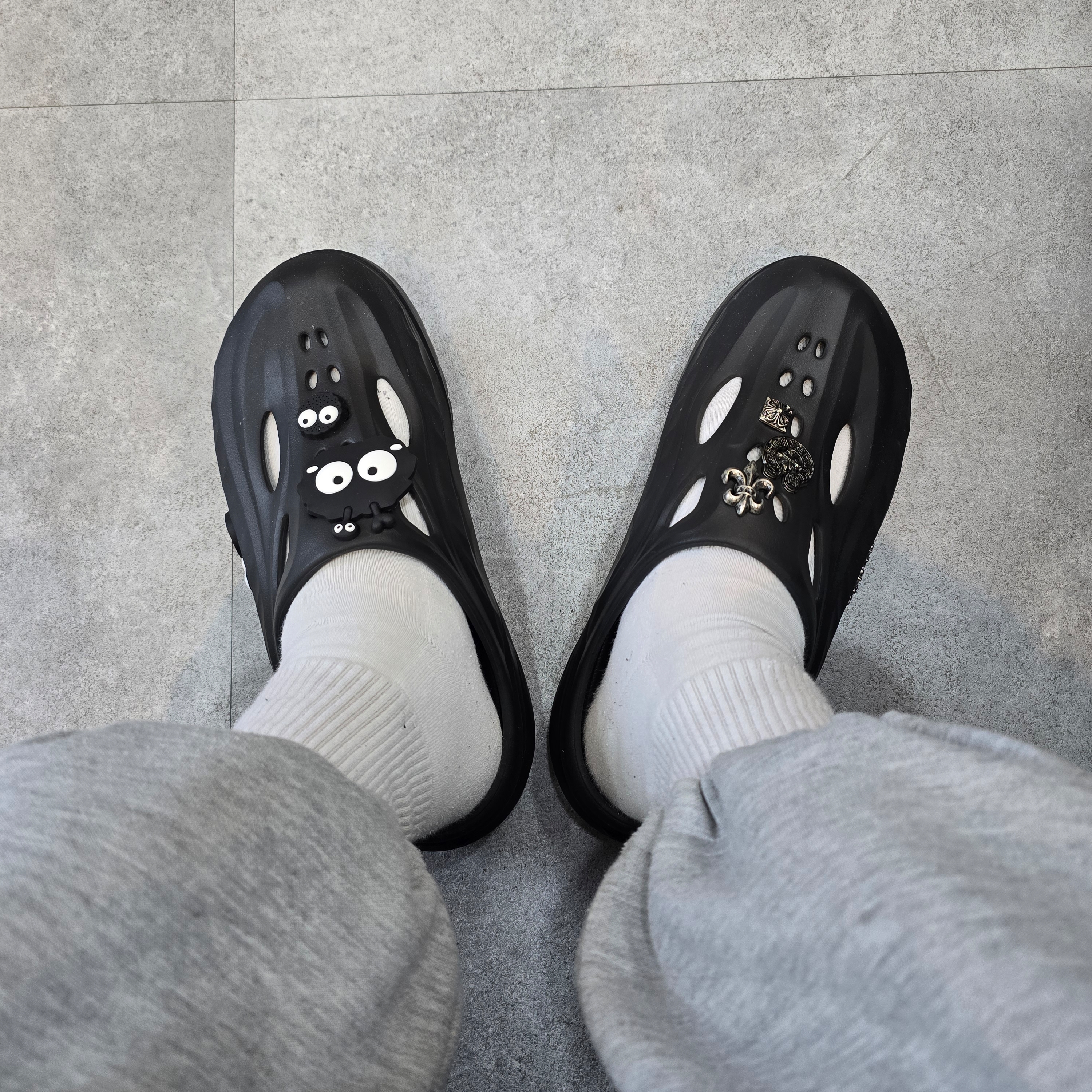 Hoka Ora Recovery Mule Black 착용 스타일