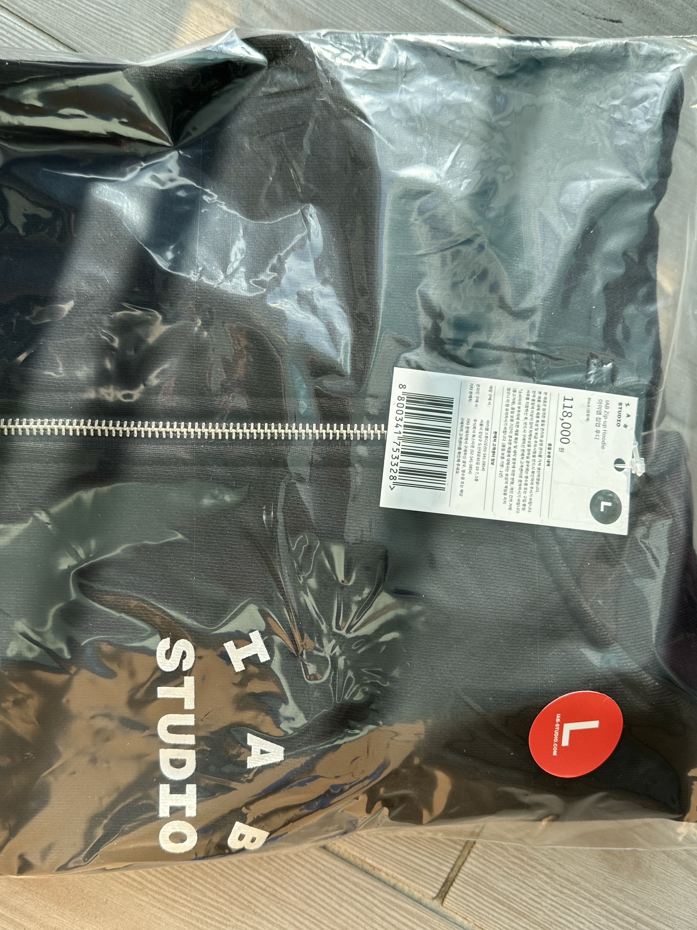 IAB Studio Zip-Up Hoodie Black - 26SS 착용 스타일