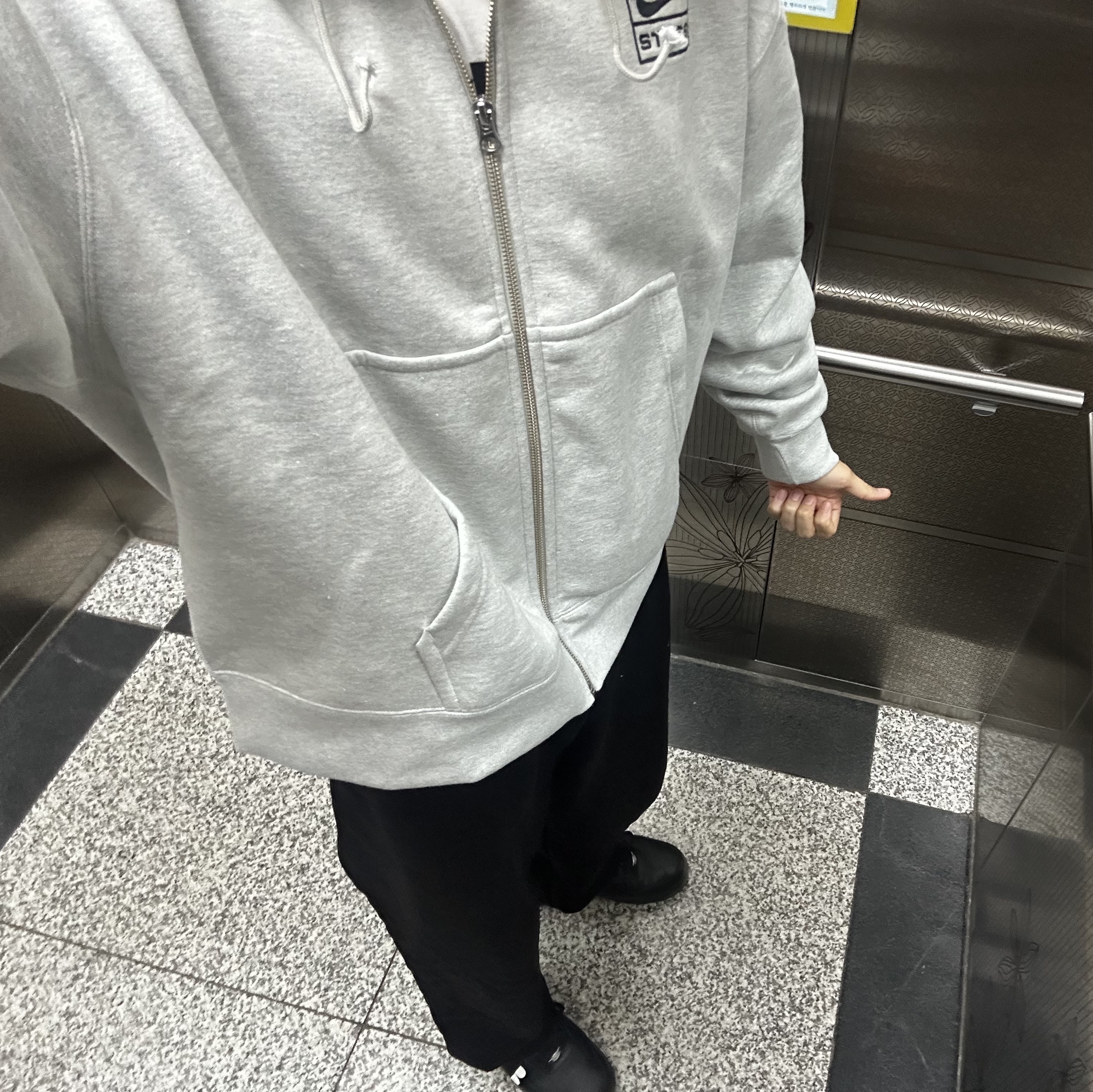 Nike x Stussy Full Zip Fleece Hoodie Grey Heather (FJ9181-050), Nike x Comme des Garcons Black Air Force 1 Low Retro SP Black 착용 스타일