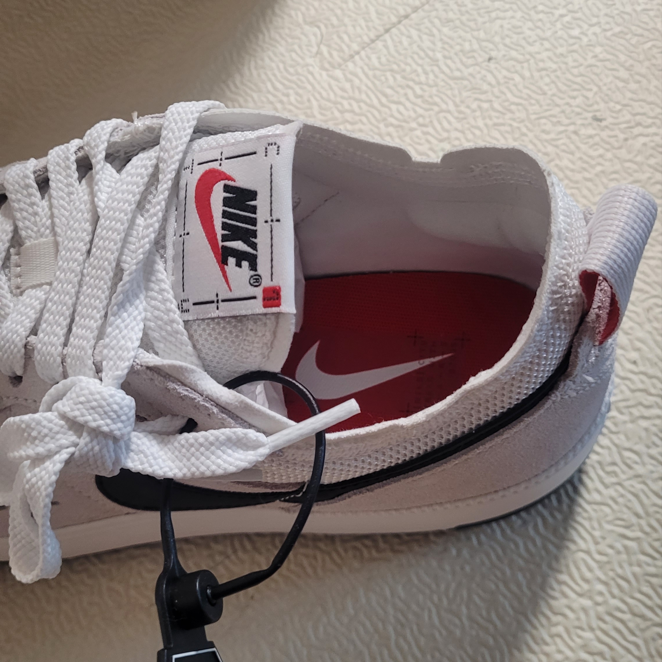 Nike C1TY Summit White Fire Red 착용 스타일 - 2