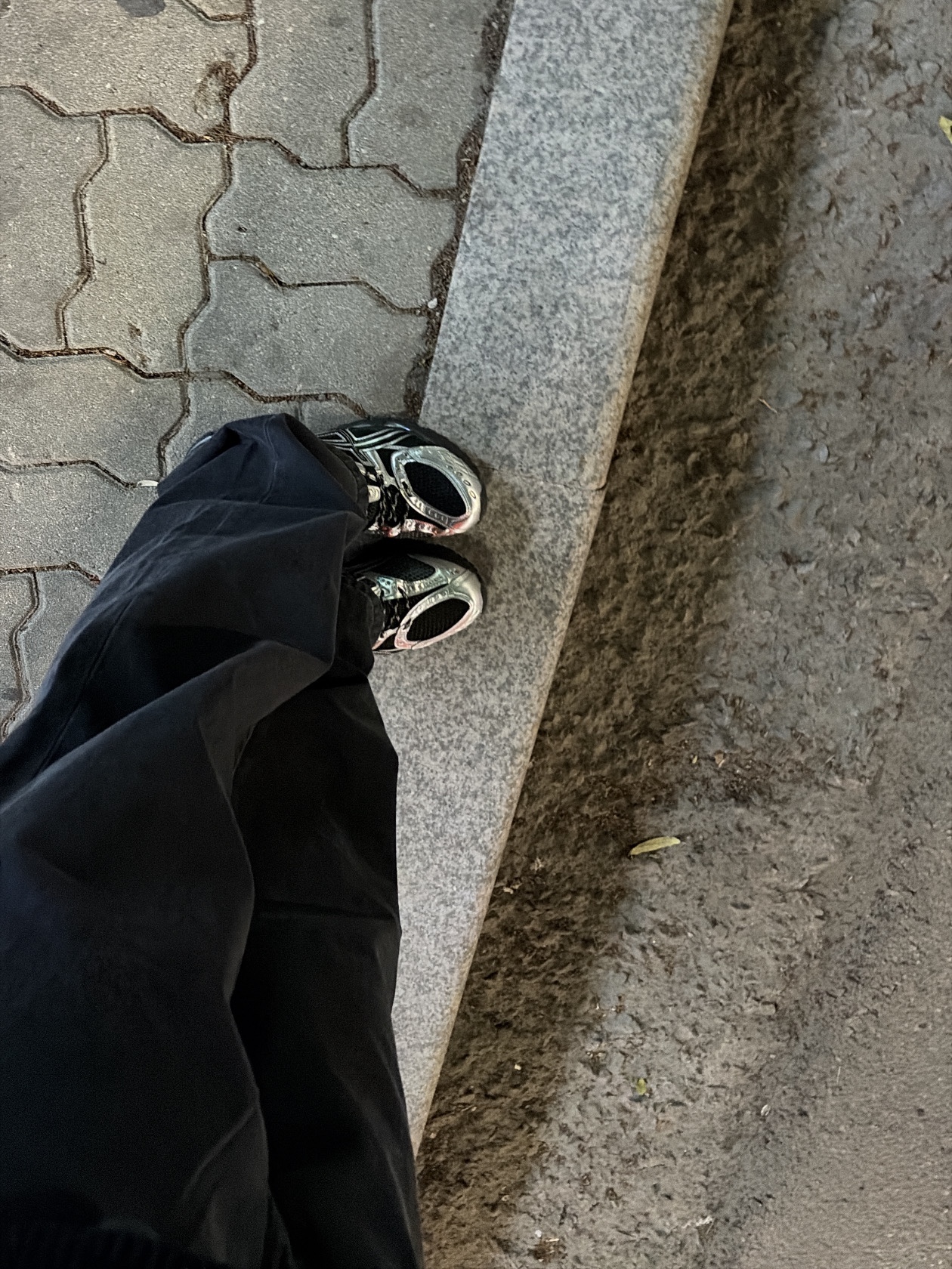 Asics Gel-Nimbus 10.1 Black Pure Silver - Korea Exclusive, Carhartt WIP Robertson Denim Landon Pants Blue Rinsed 착용 스타일