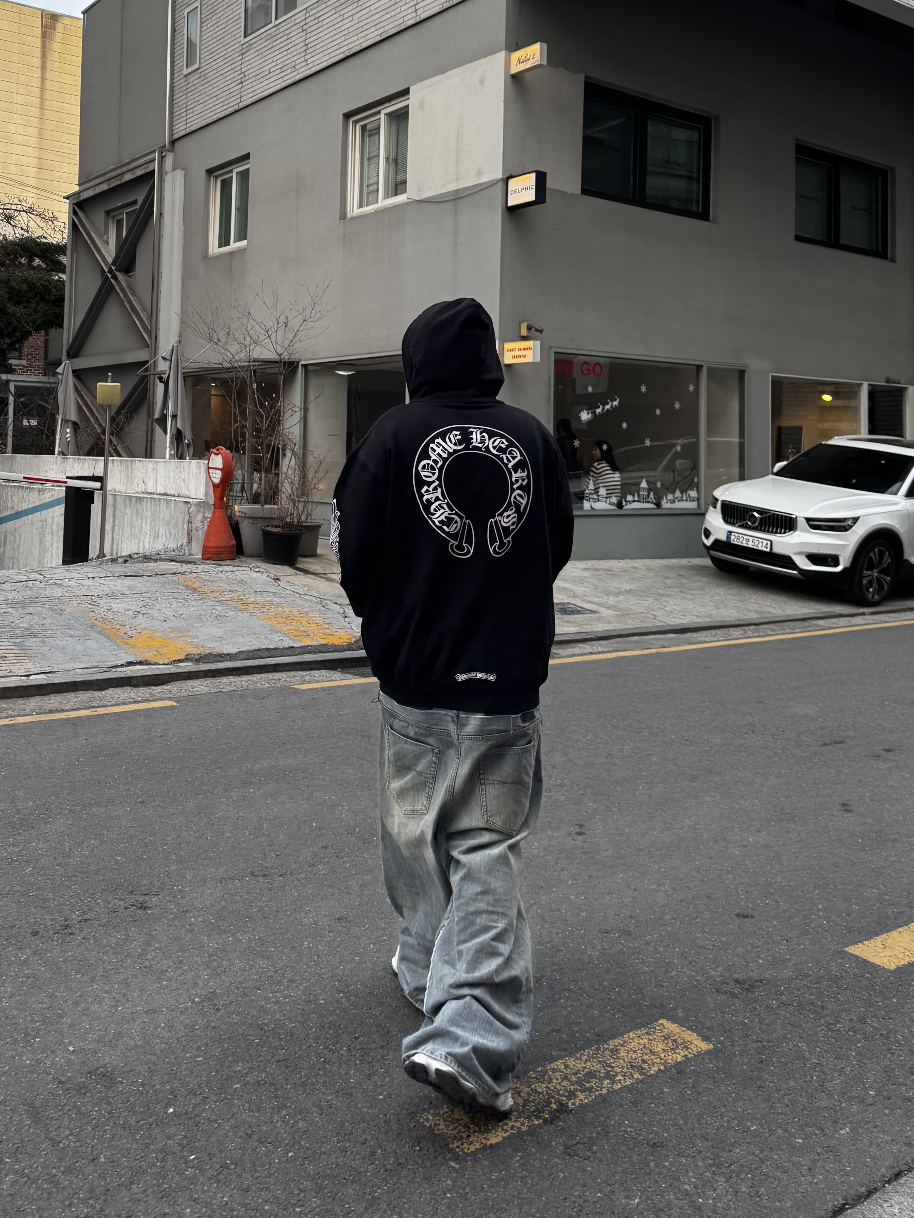 Chrome Hearts Horseshoe Floral Fleece Zip-Up Hoodie Black 착용 스타일